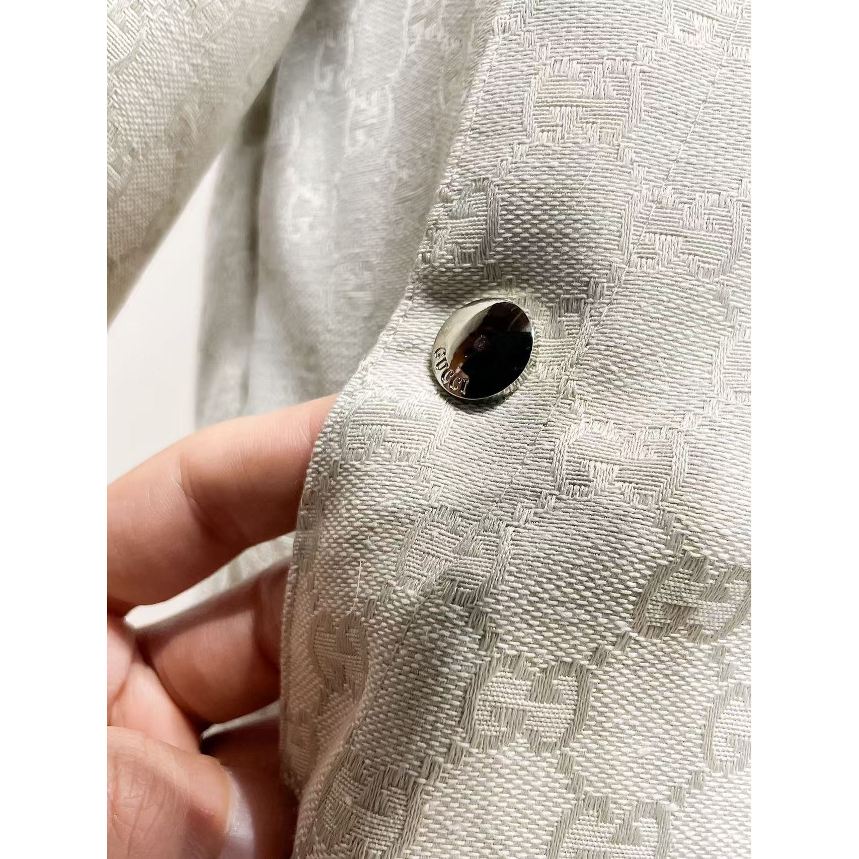 <p>GUCCI 秋冬新款羽绒服(白)</p>