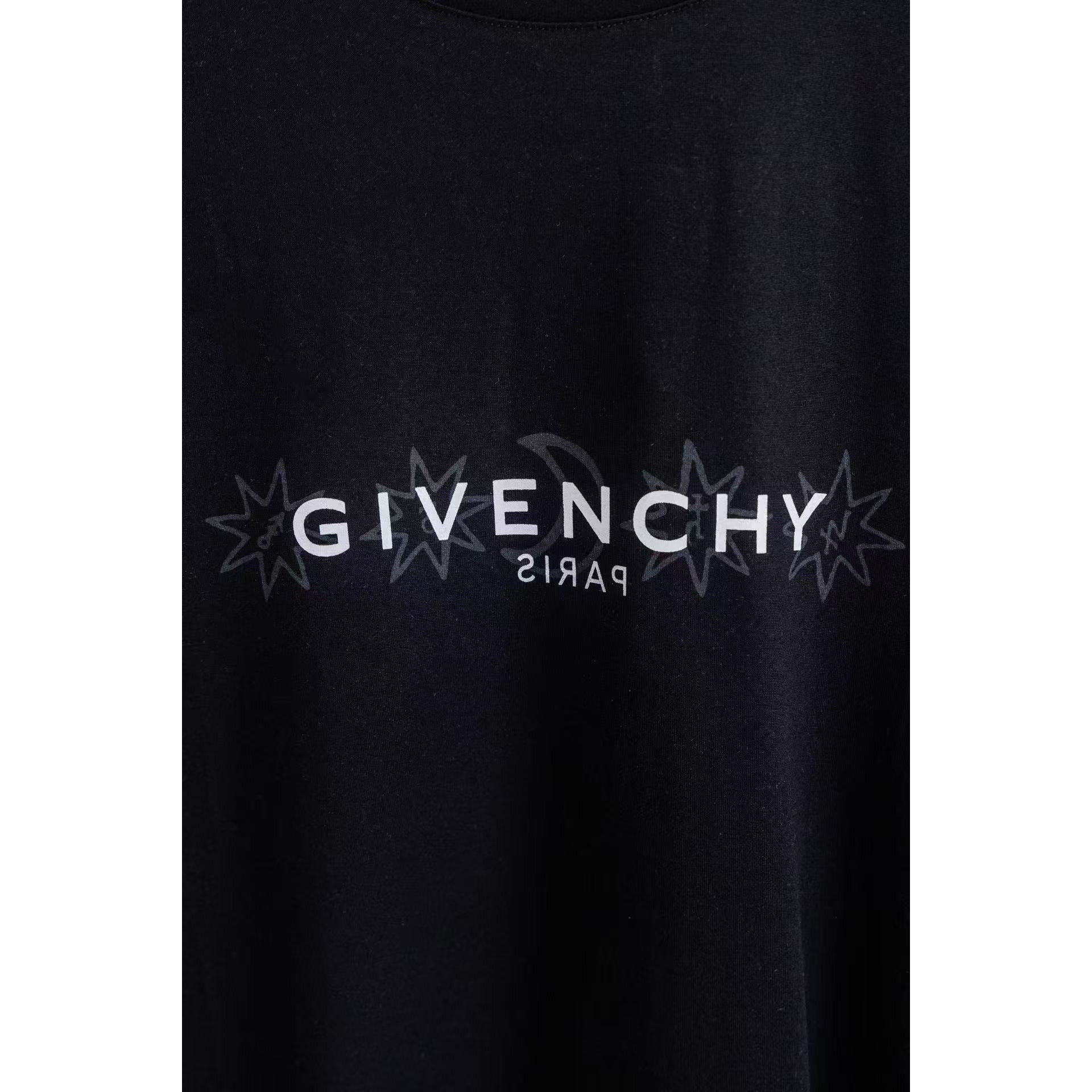 <p>GIVENCHY 塔罗牌星星印花短袖(黑)</p>