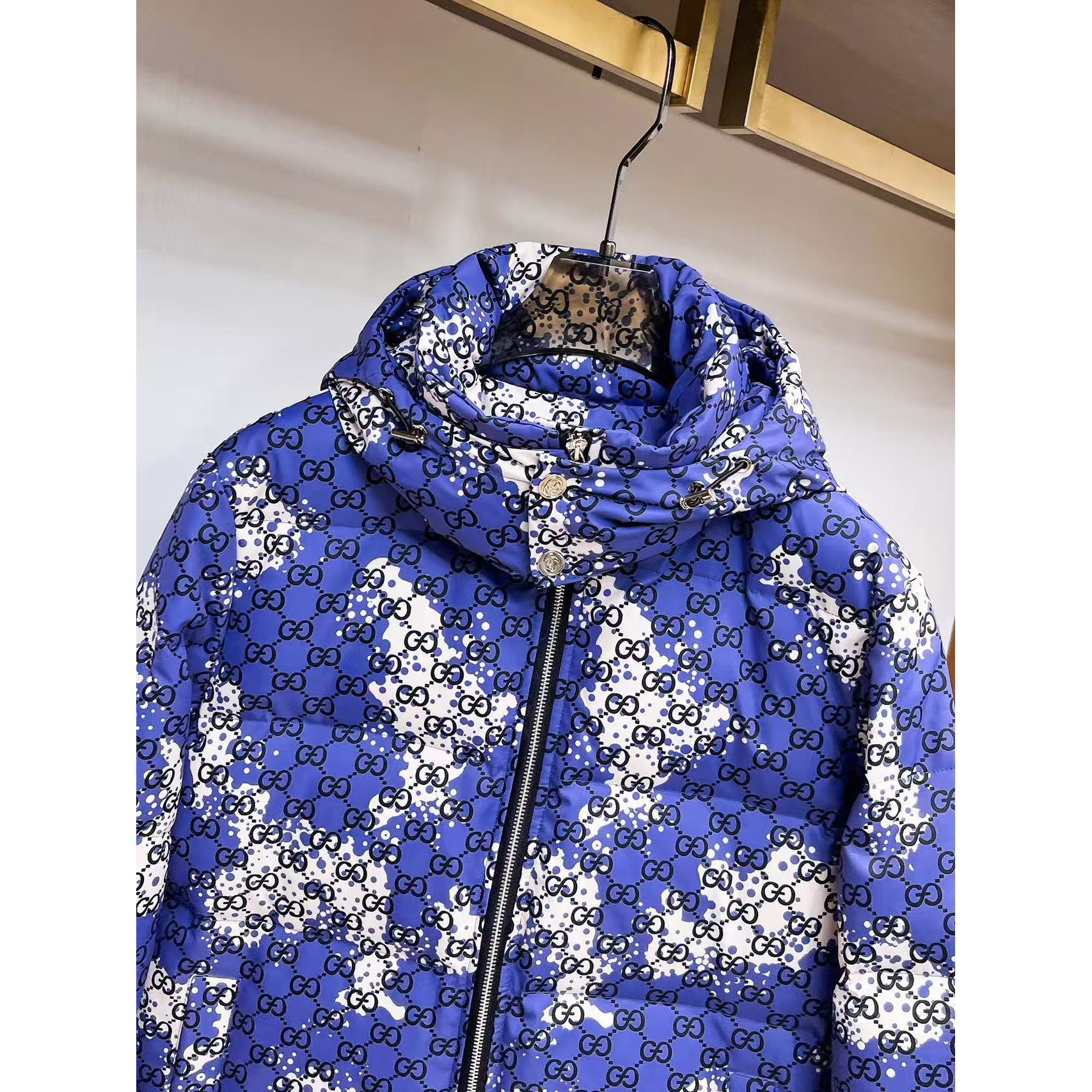 <p>GUCCI 秋冬新款羽绒服(藍)</p>