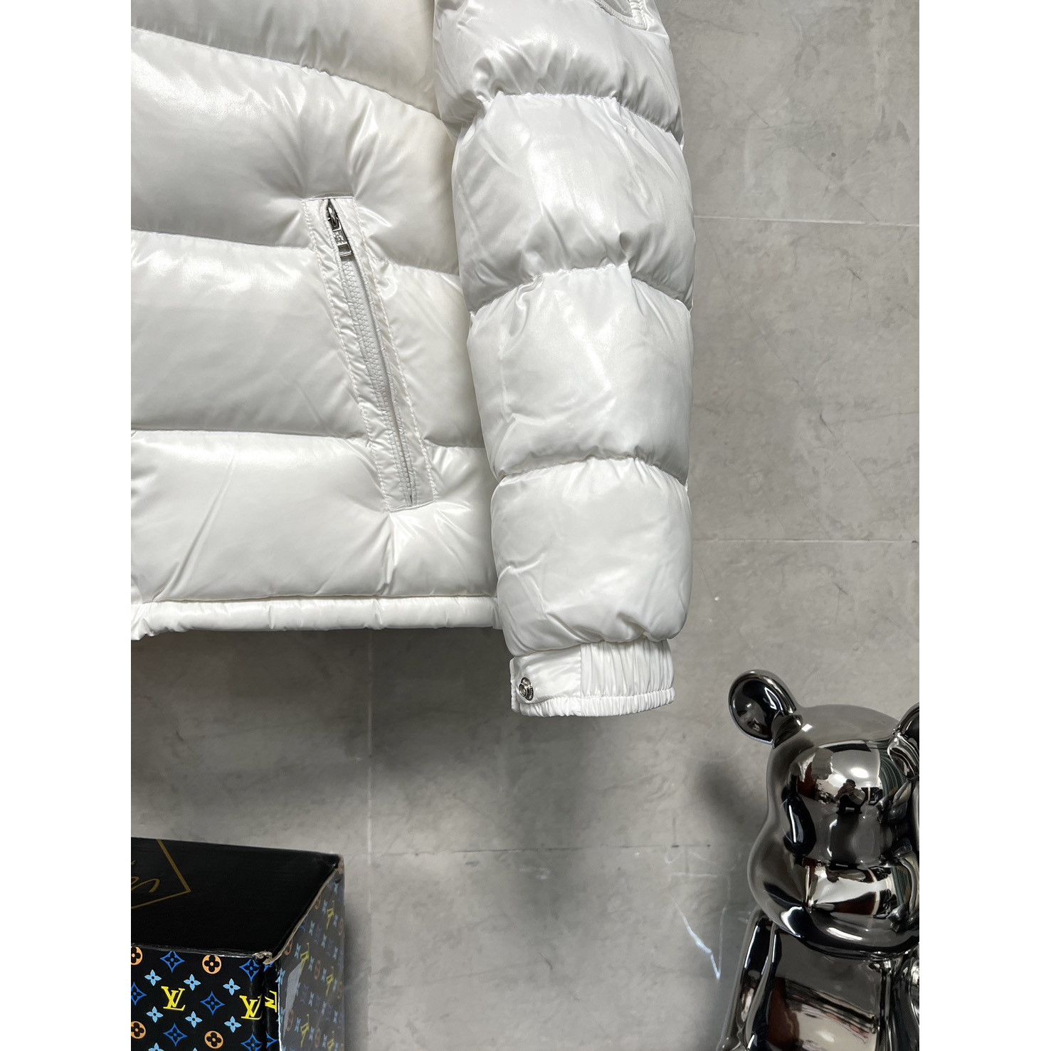<p>Moncler 羽绒服 (白)</p>