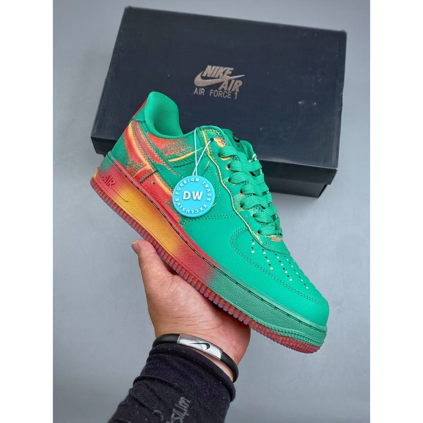 <p>NIKE AIR FORCE 1 LOW RETRO (綠)</p>