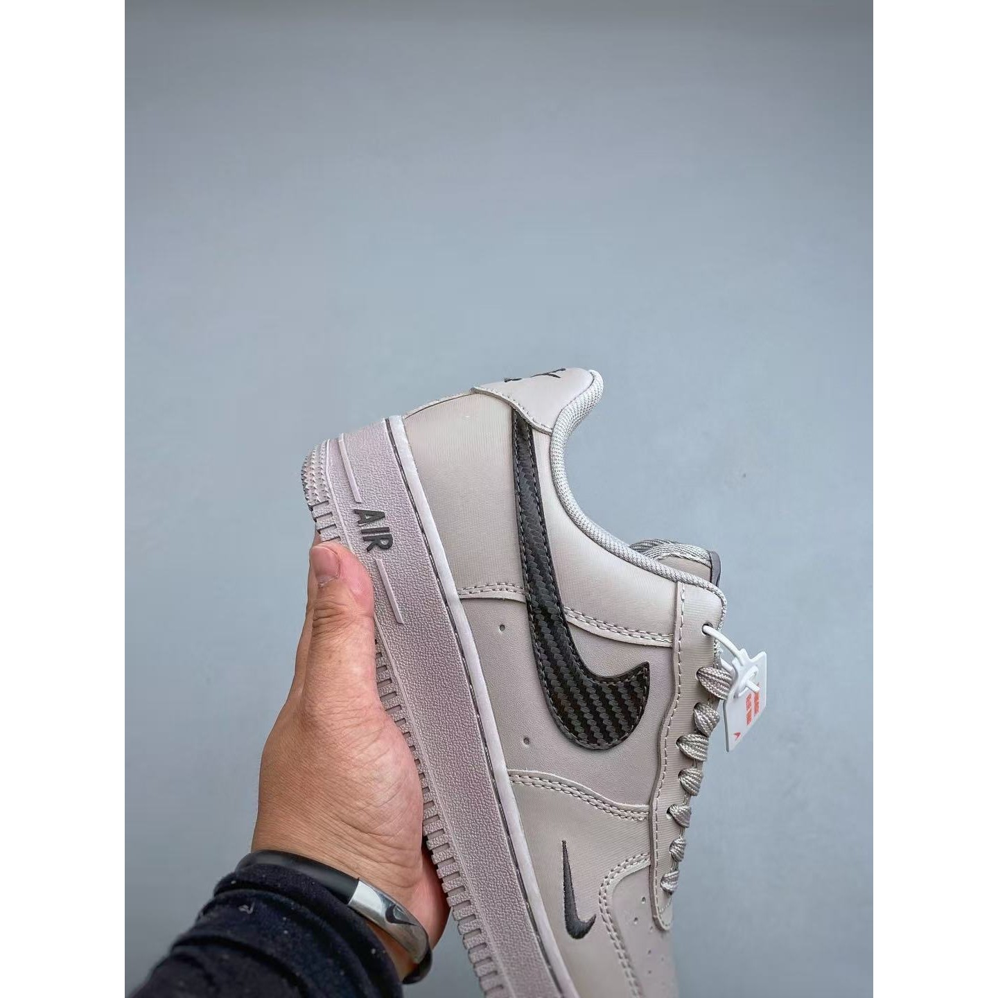 <p>NIKE AIR FORCE 1 LOW&nbsp; 运动鞋</p>