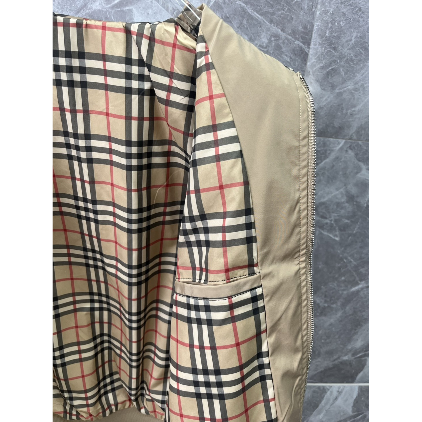 <p>BURBERRY 翻领夹克外套(卡其)</p>