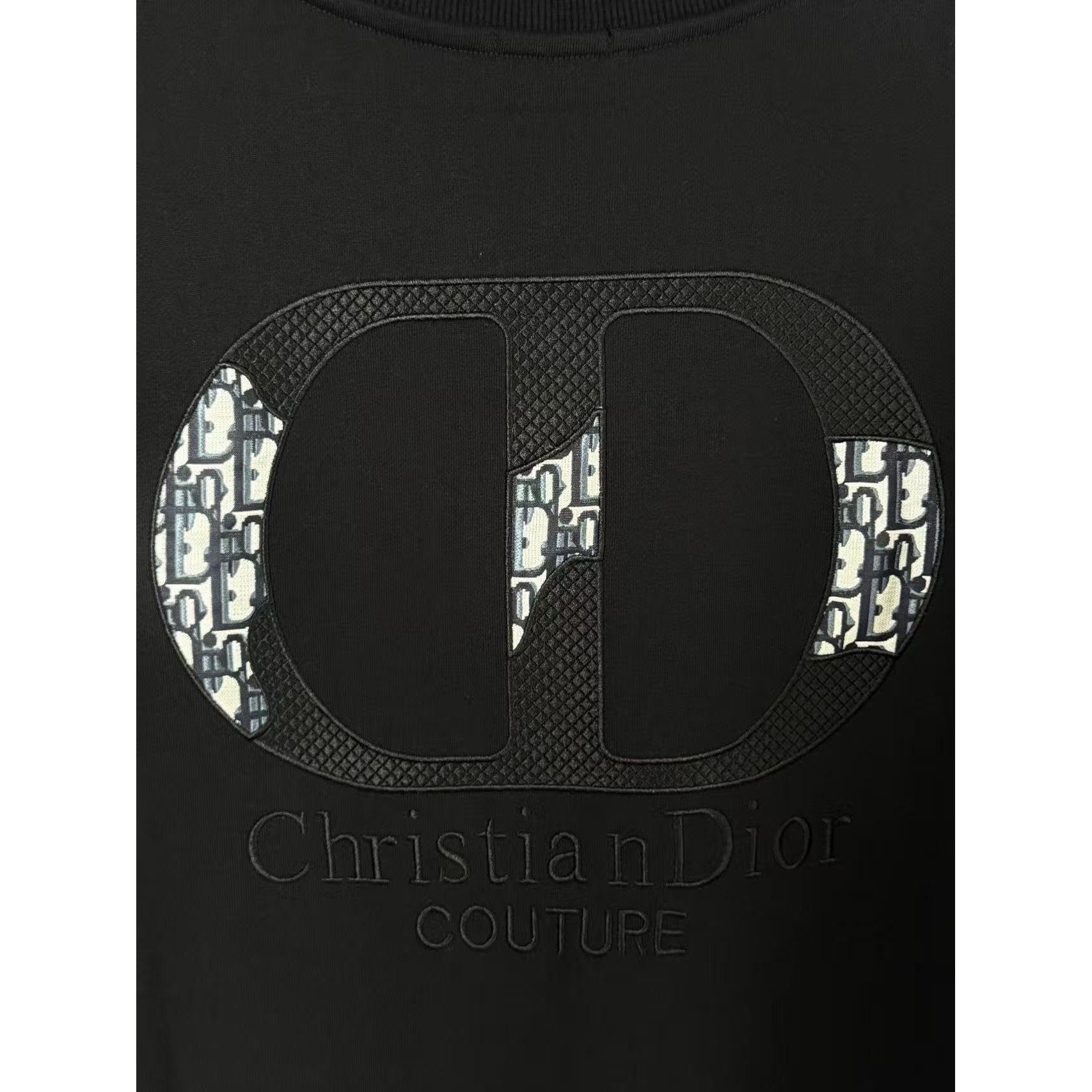 <p>DIOR&nbsp;刺绣圆领卫衣(黑)</p>
