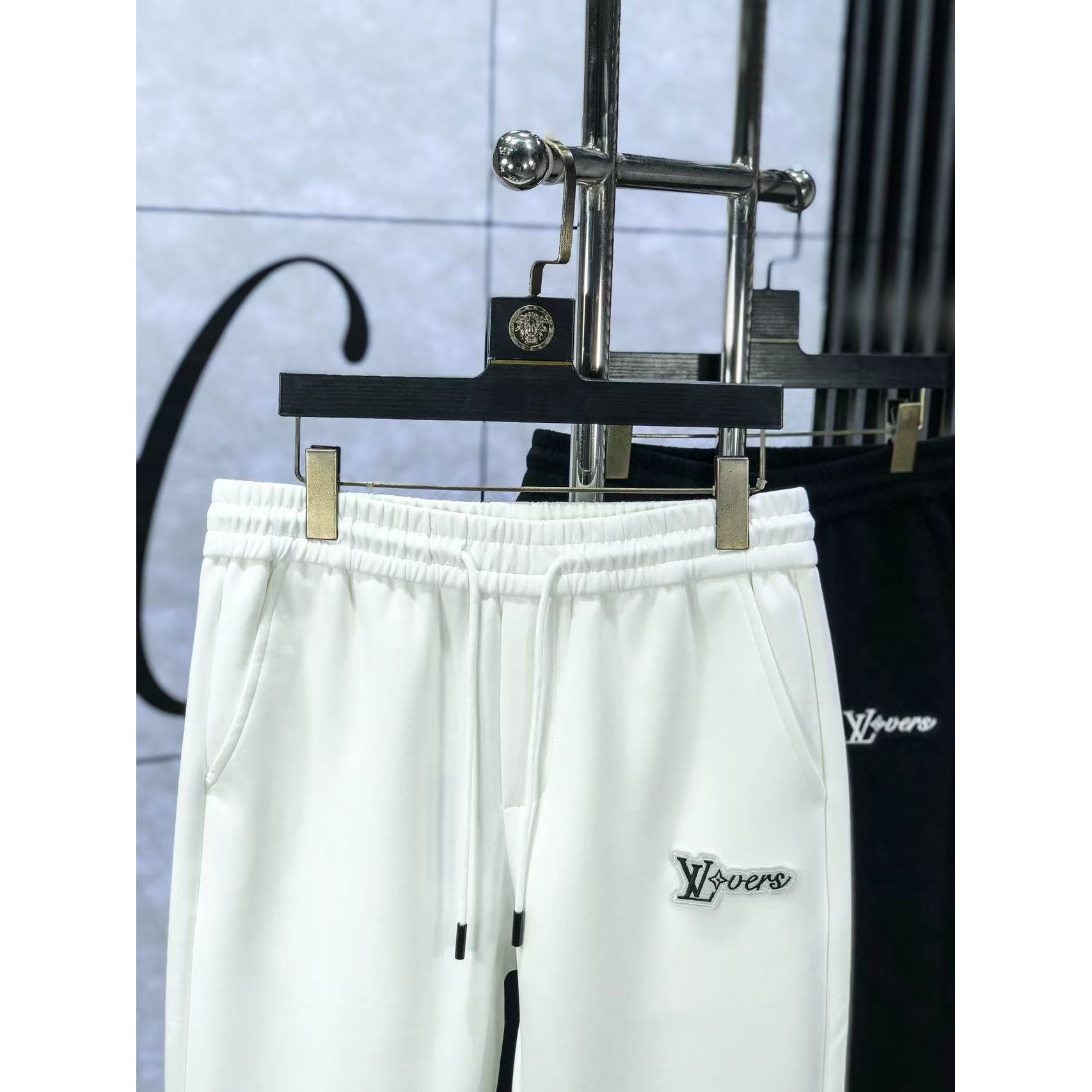 <p>LV&nbsp;高品质时尚休闲裤(782958)</p>