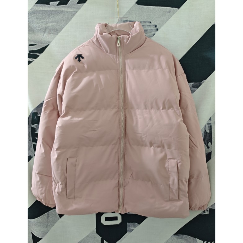 <p>DESCENTE 棉外套(粉)</p>