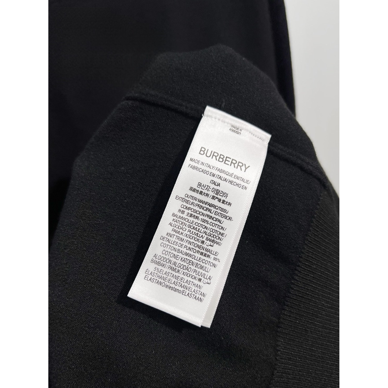 <p>&nbsp;BURBERRY 针织衫圆领(黑)</p>