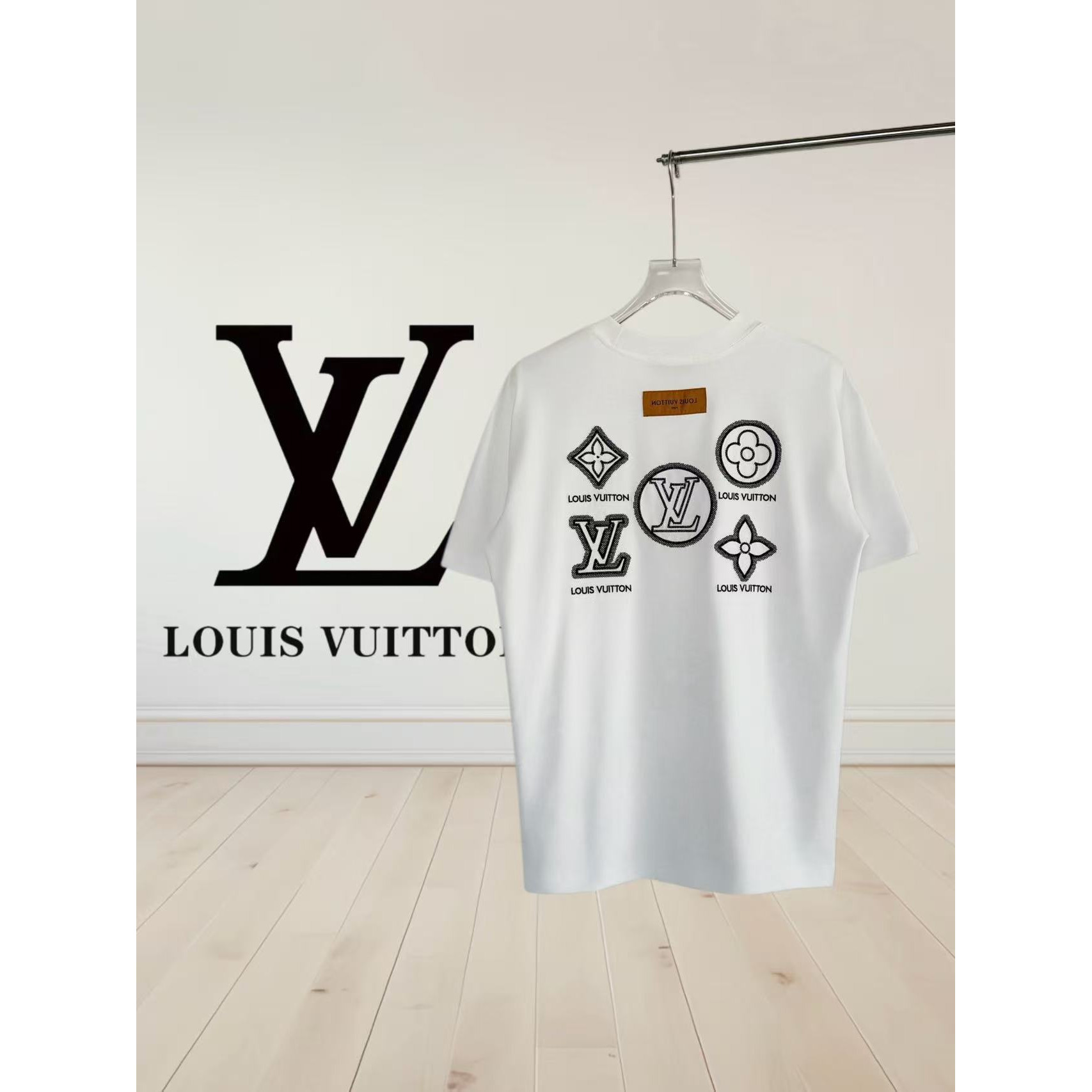 <p>LV 短袖T恤(白)</p>