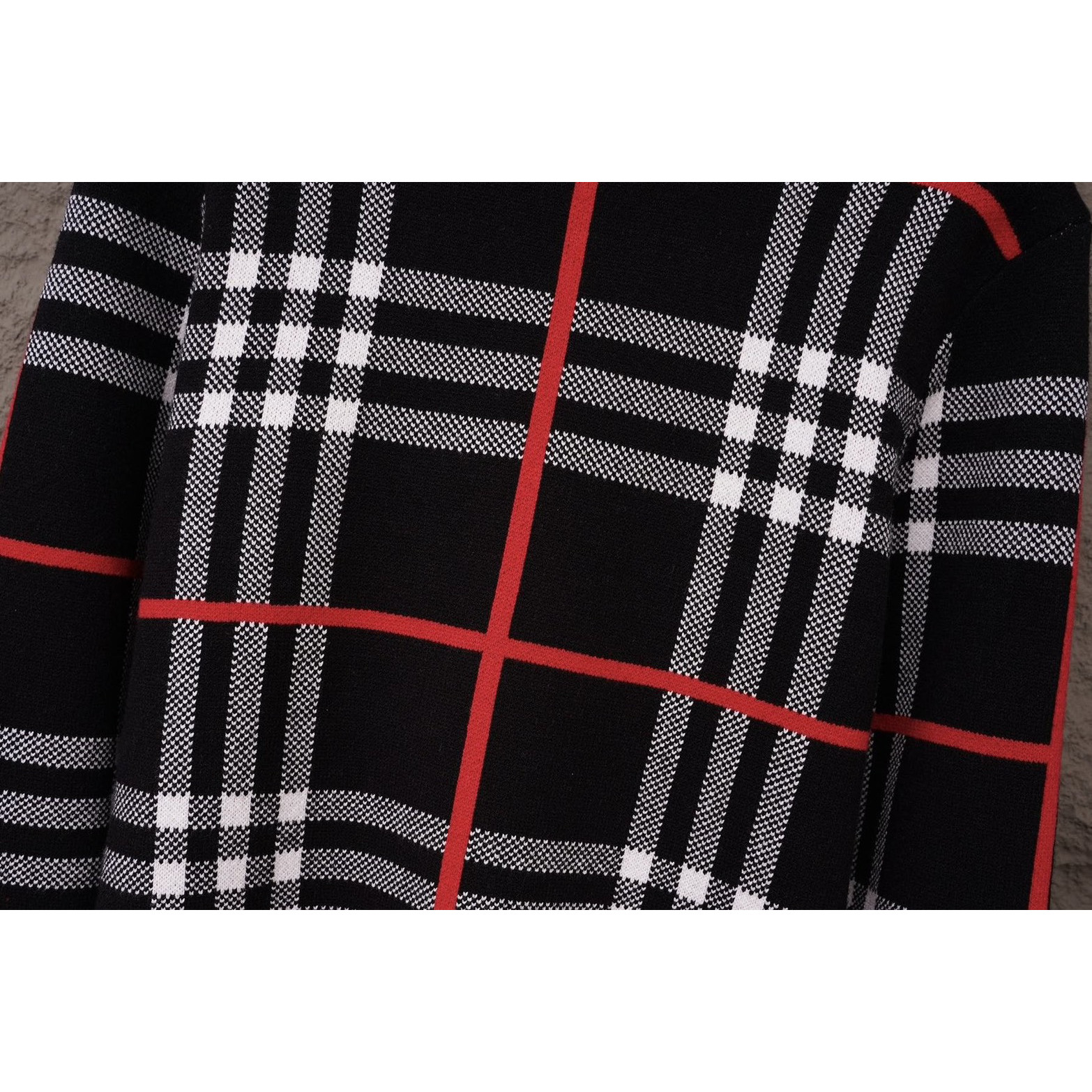<p>Burberry 圆领针织羊毛衫(X23)</p>