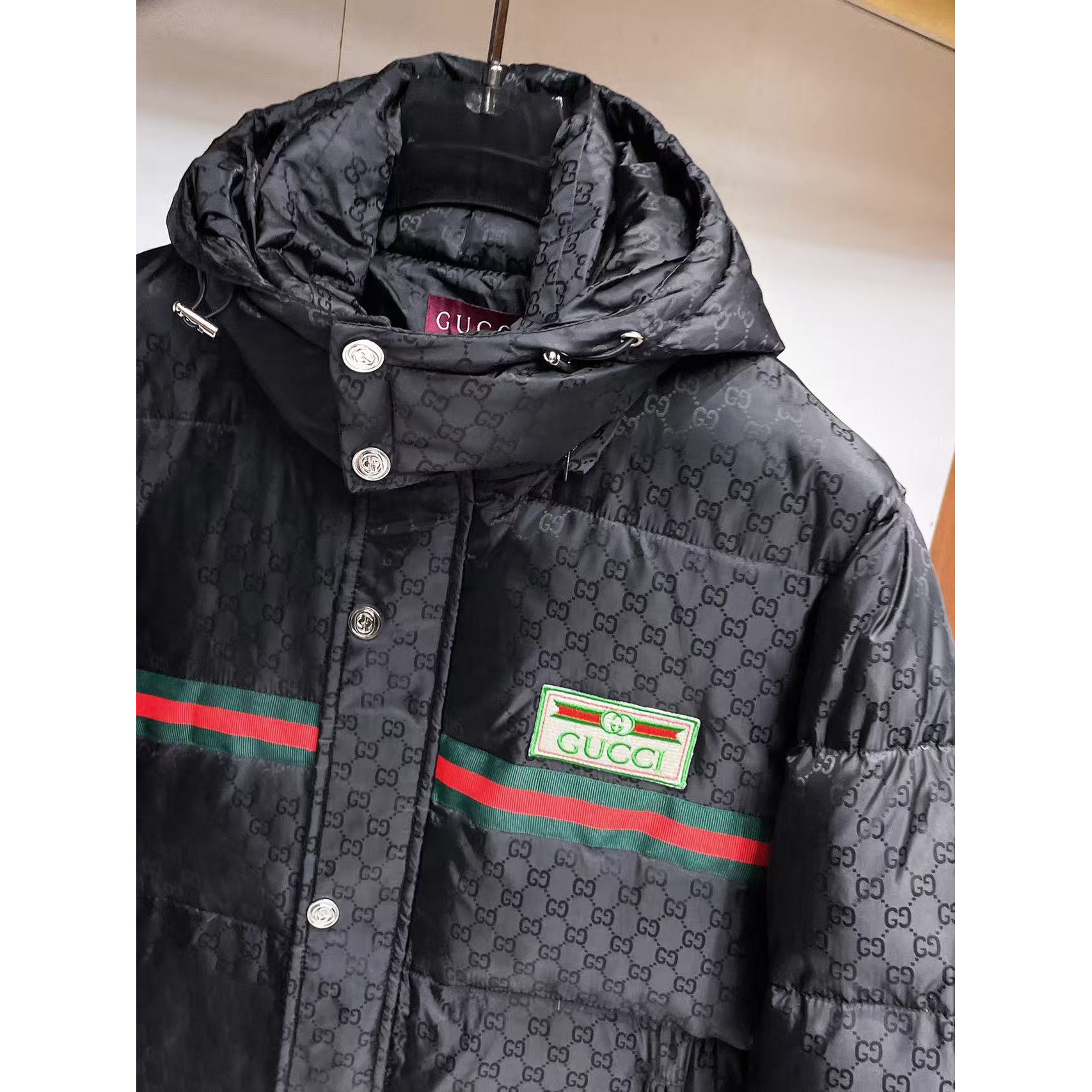 <p>GUCCI 秋冬新款羽绒服(黑)</p>