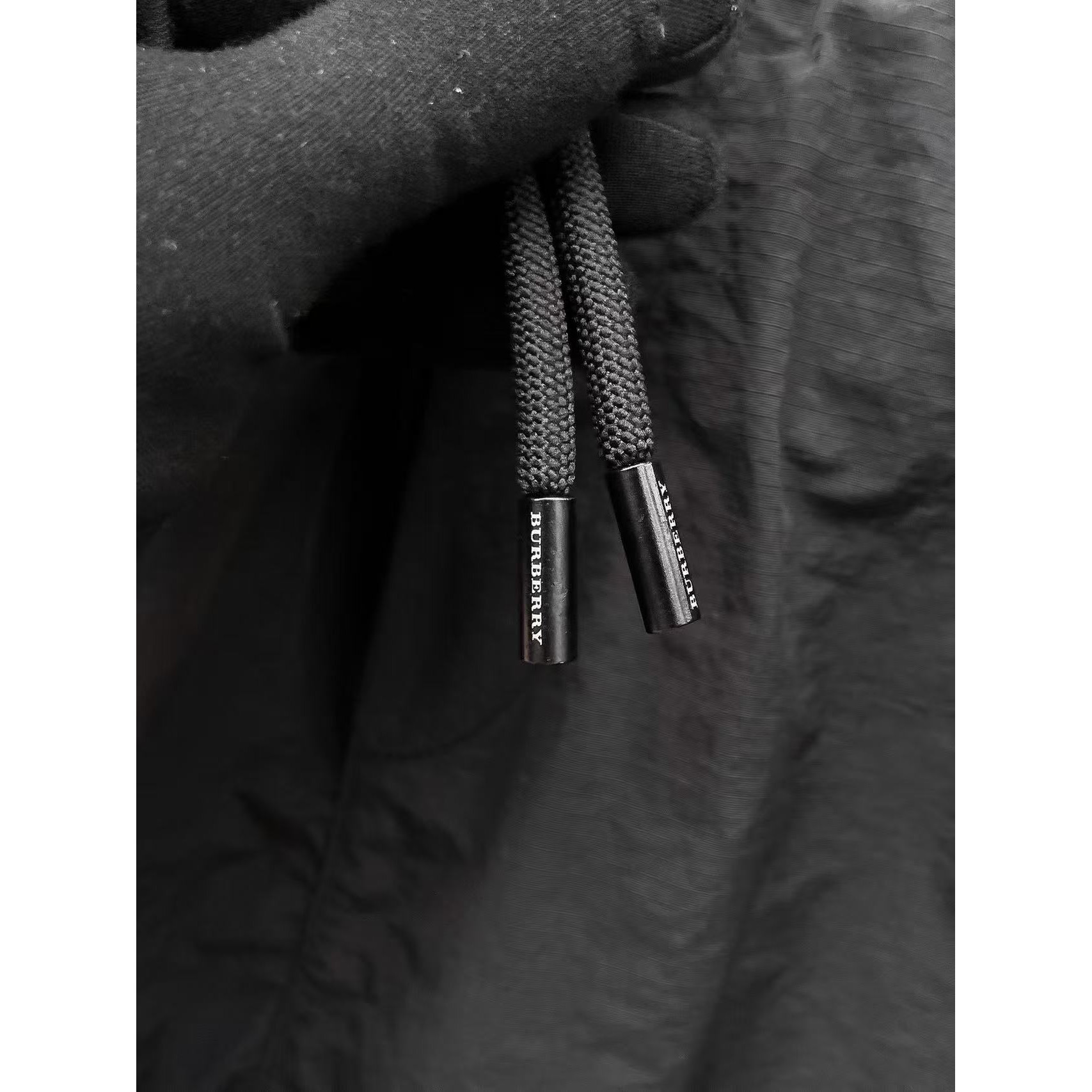 <p>BURBERRY 专柜新款休闲短裤(黑)</p>
