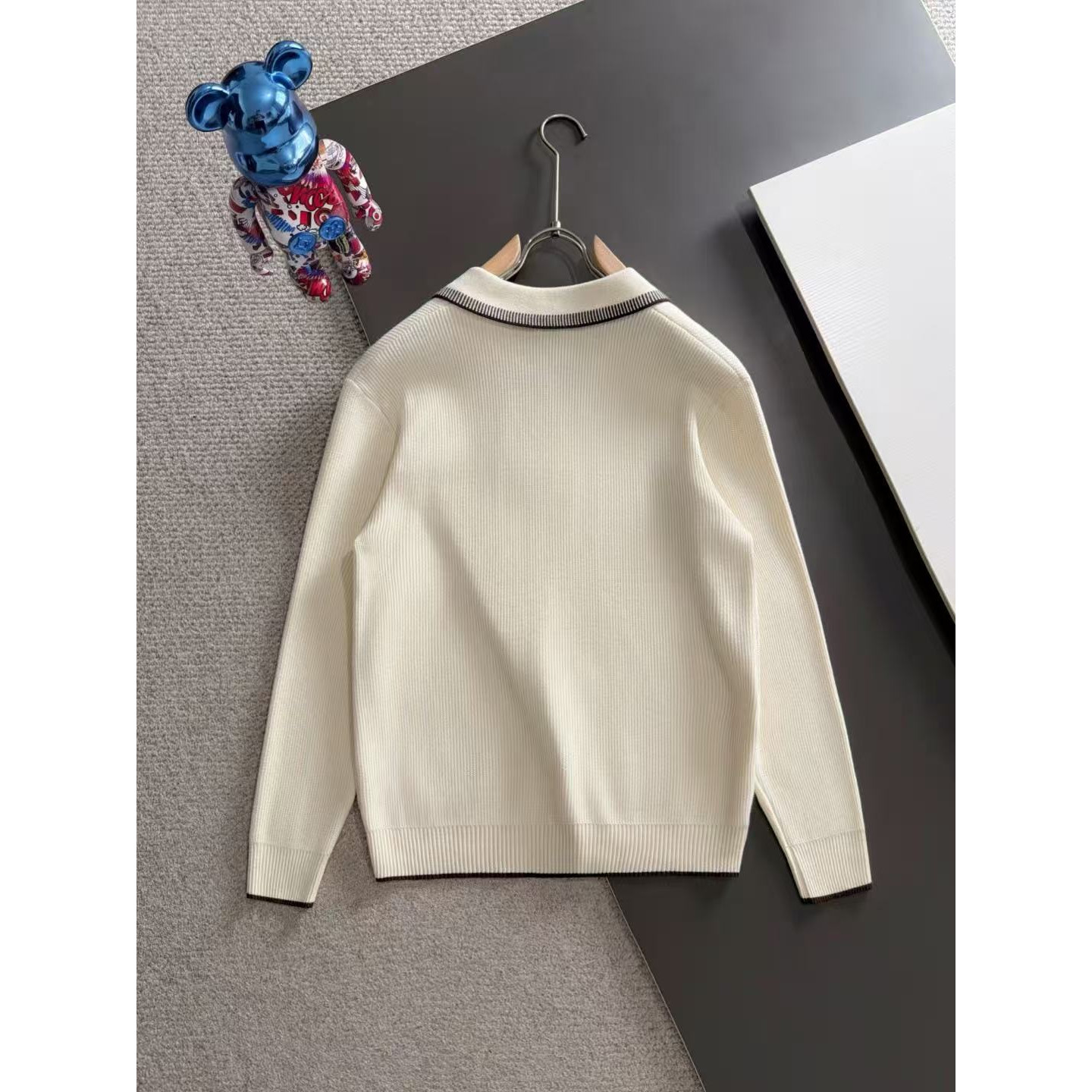 <p>MONCLER&nbsp;秋冬官网最新毛衣(米白)</p>