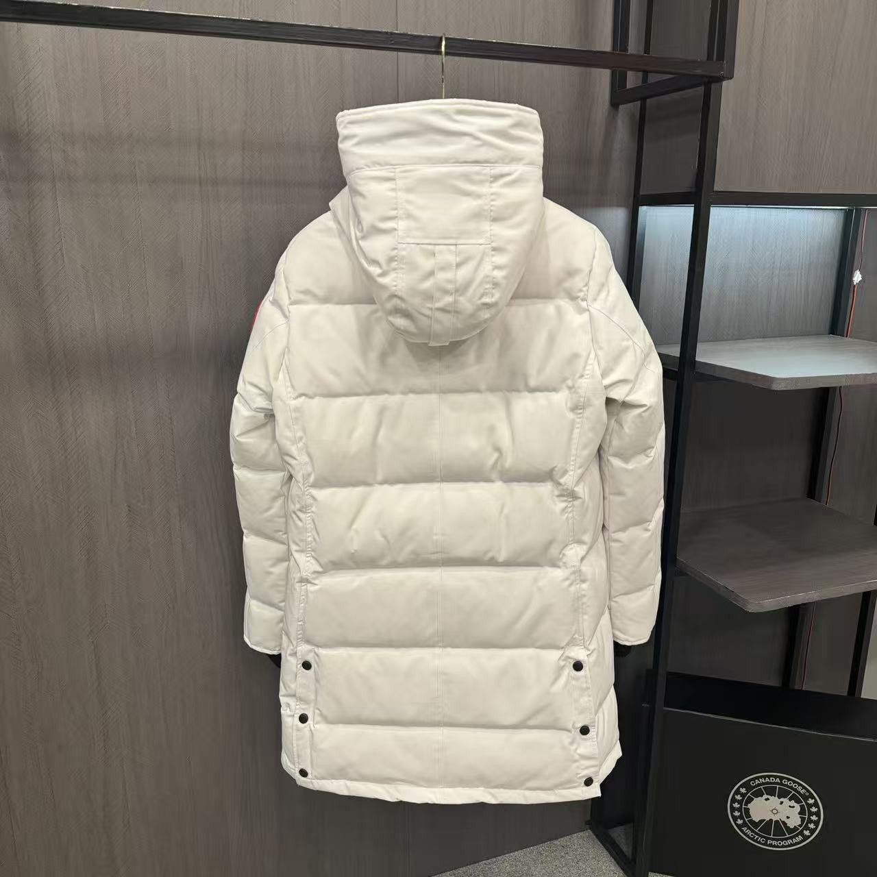 <p>Canada Goose Shelburn*派克大衣羽绒服(純白紅標)</p>