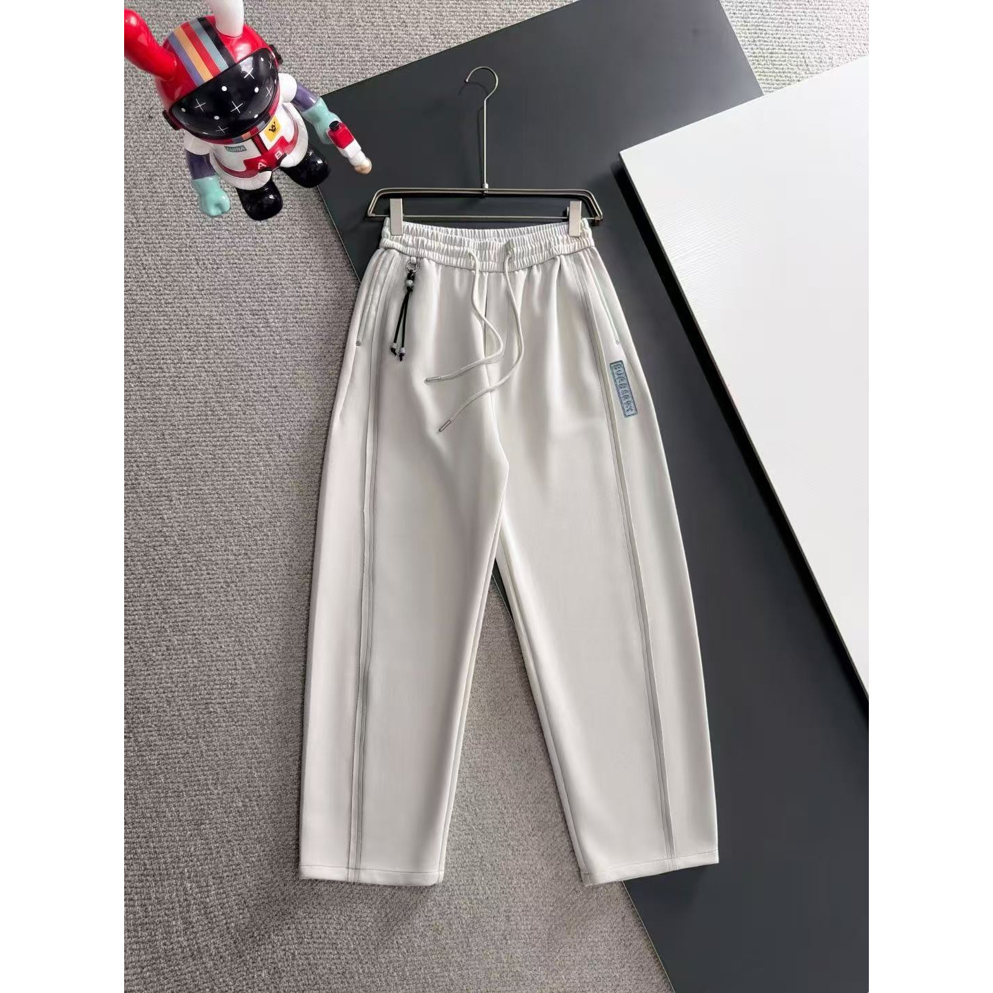 <p>BURBERRY 秋冬新款松紧带休闲裤(白)</p>