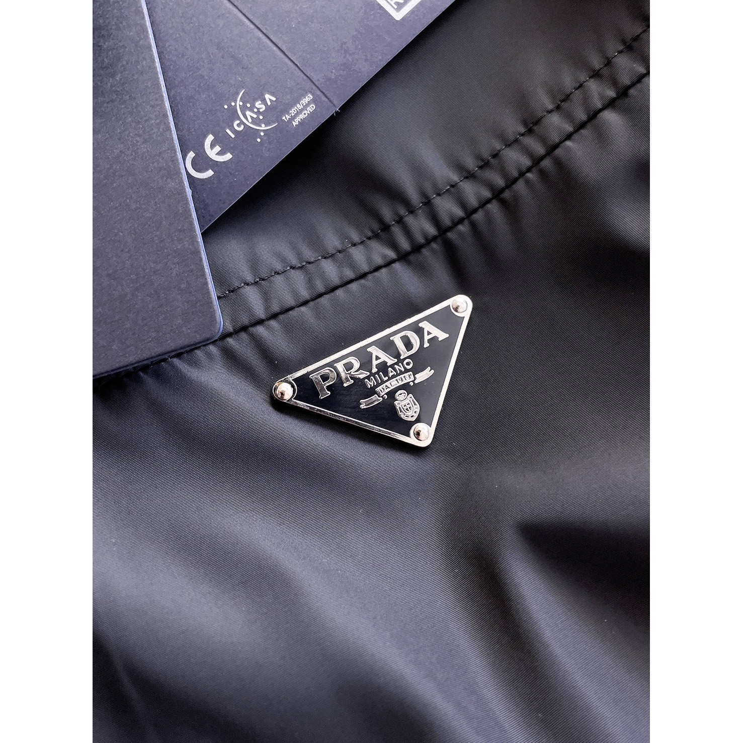 <p>PRADA 男士夹克外套(黑)</p>