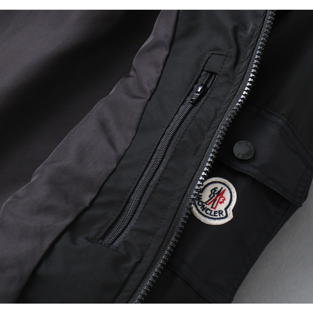<p>MONCLER 新款男士夹克外套</p>