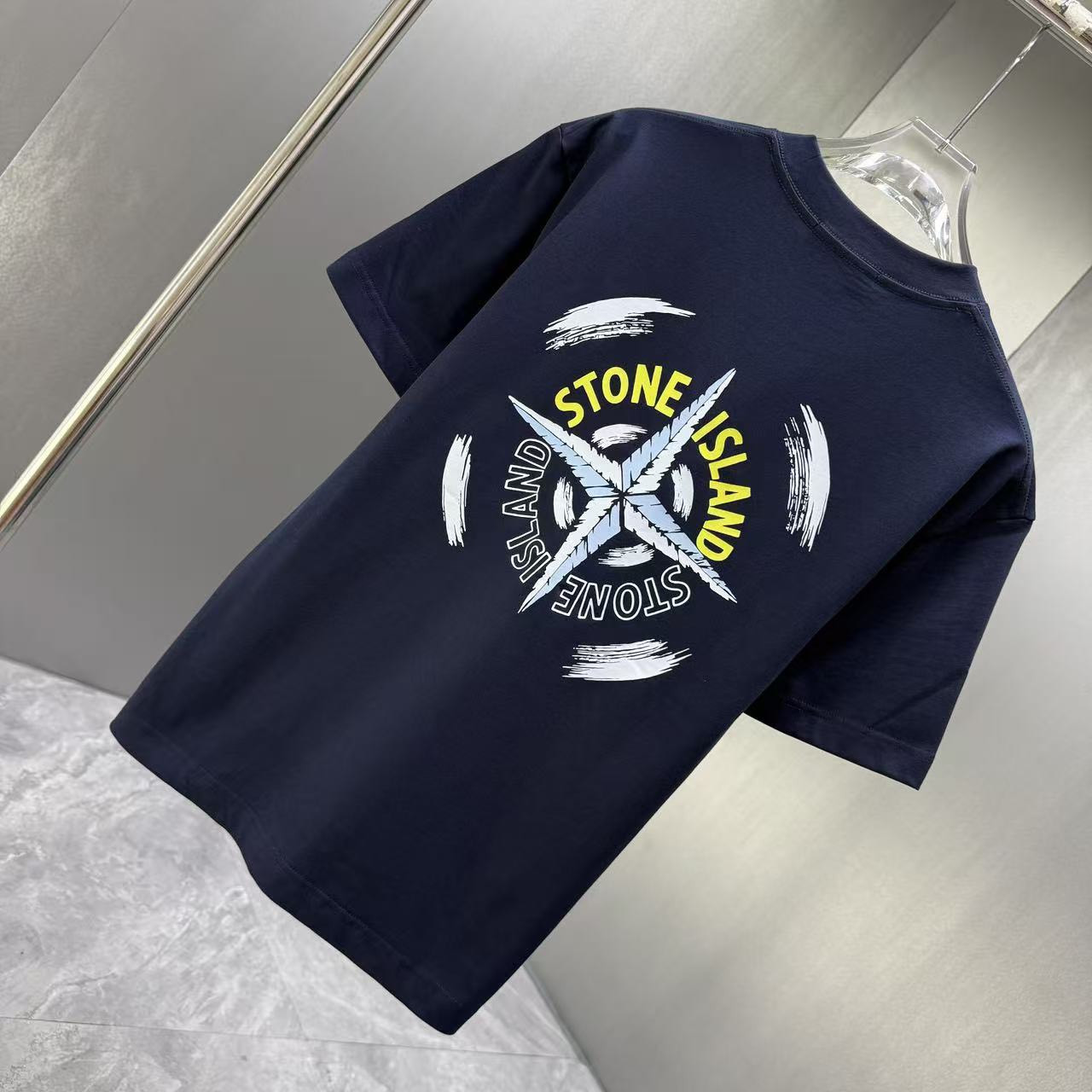 <p>Stone Island 短袖T恤(深藍)</p>