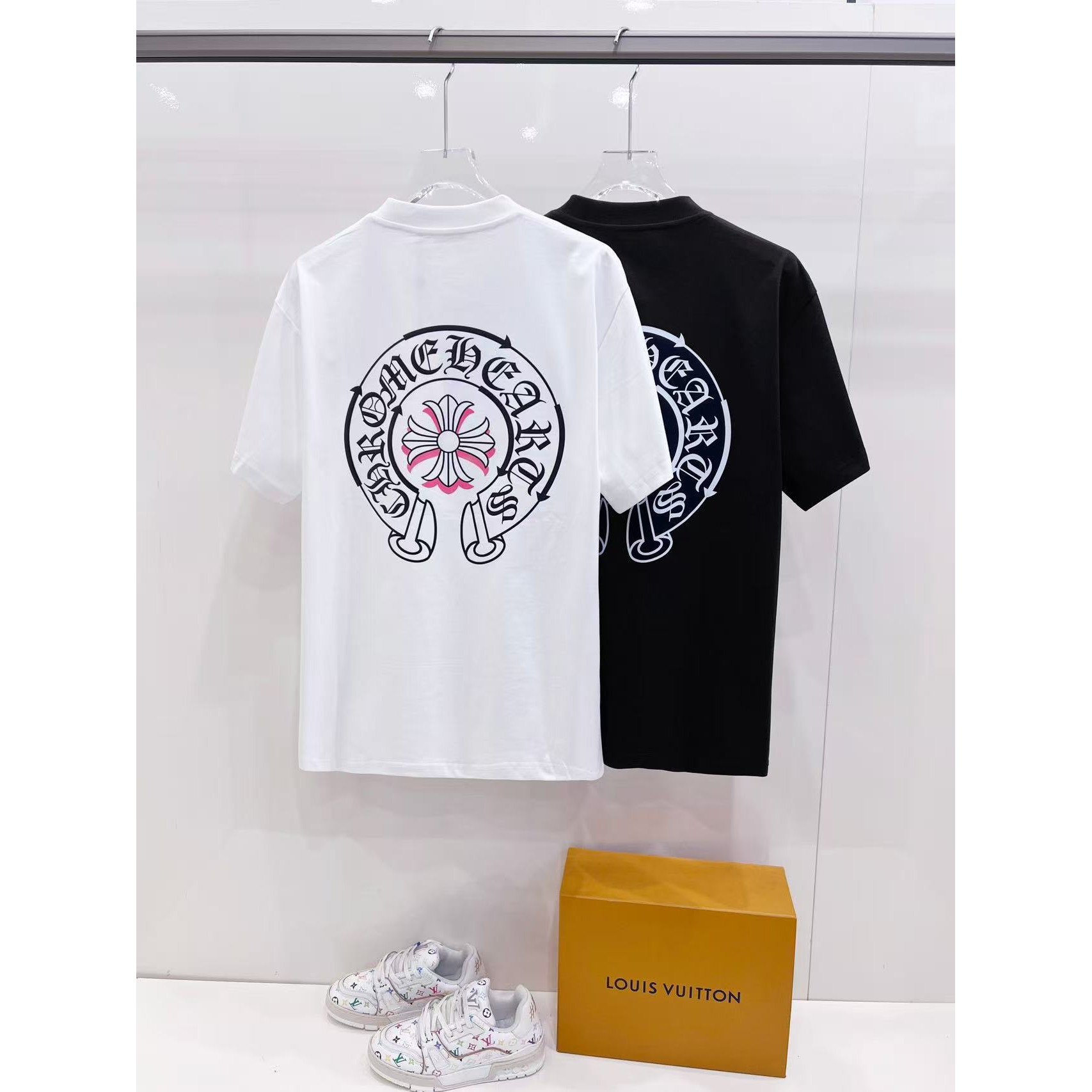 <p>CHROME HEARTS 个性印花标识短袖t恤(白)</p>
