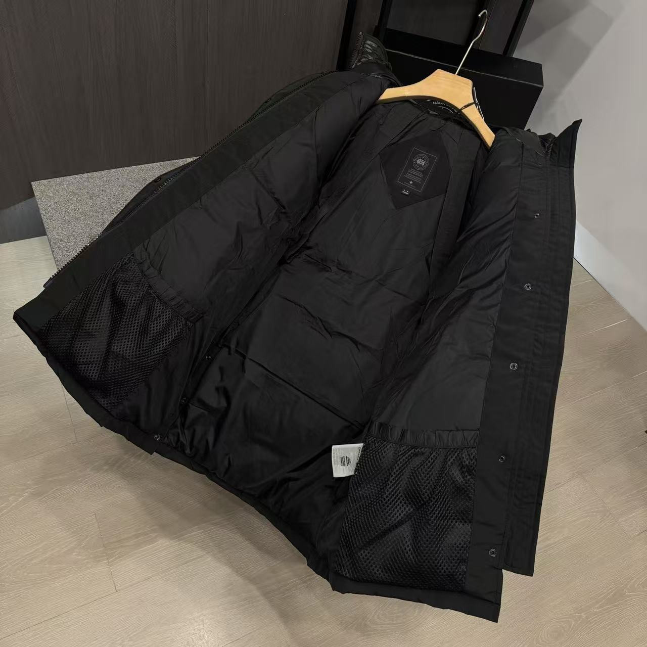 <p>Canada Goose Shelburn*派克大衣羽绒服(黑色黑標)</p>