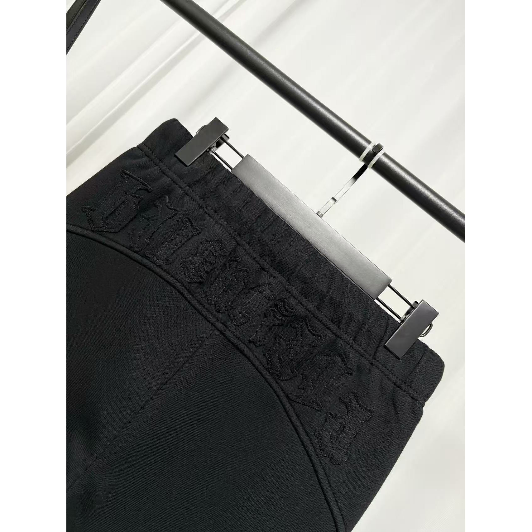 <p>Balenciaga 休闲长裤(黑)</p>