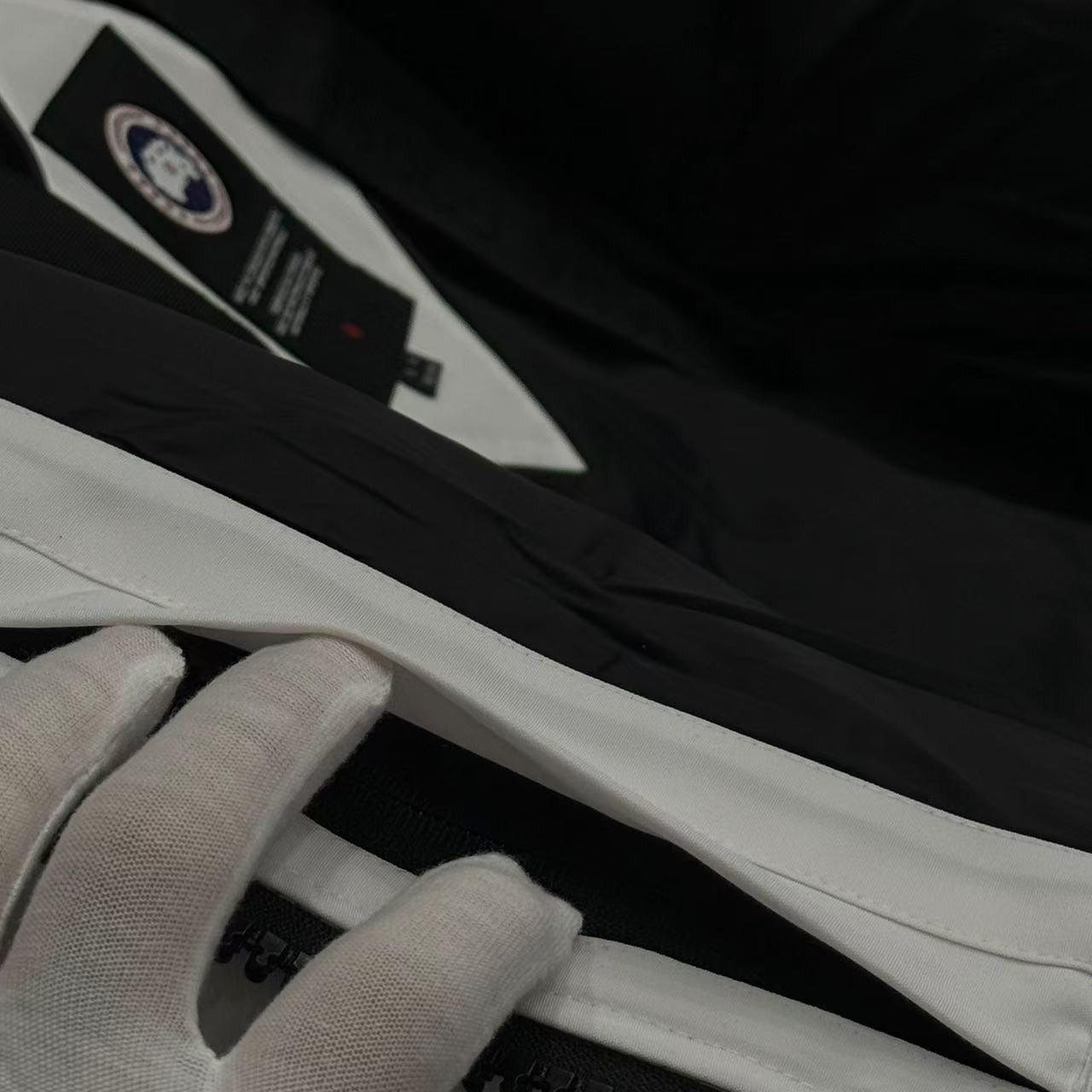 <p>Canada Goose Shelburn*派克大衣羽绒服(純白紅標)</p>