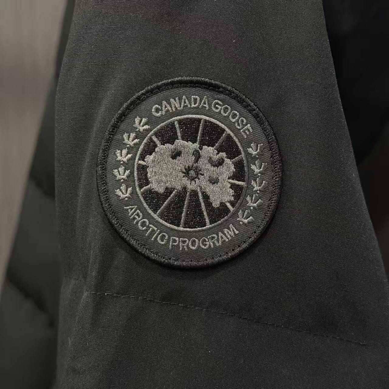 <p>Canada Goose Chelse*派克大衣羽绒服(黑色黑標)</p>