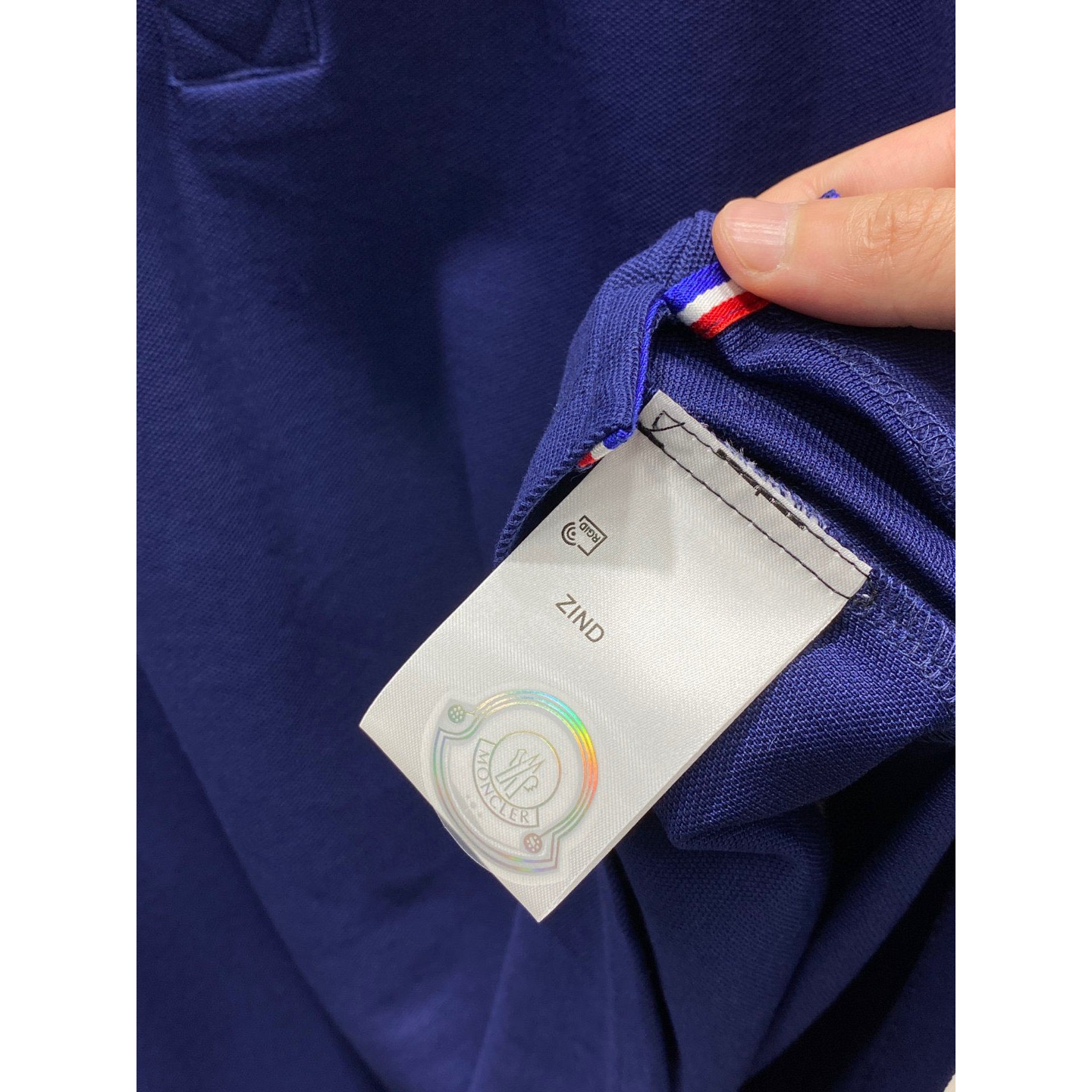 <p>MONCLER 立体徽标翻领长袖Polo衫(藍)</p>