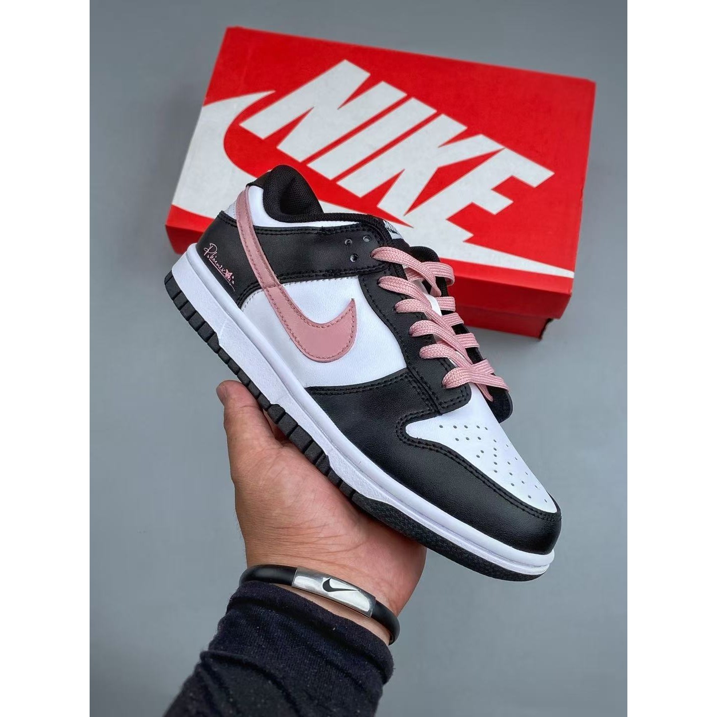 <p>YC版本 Nike &nbsp;Dunk Low 低帮休闲板鞋(黑粉)&nbsp;</p>