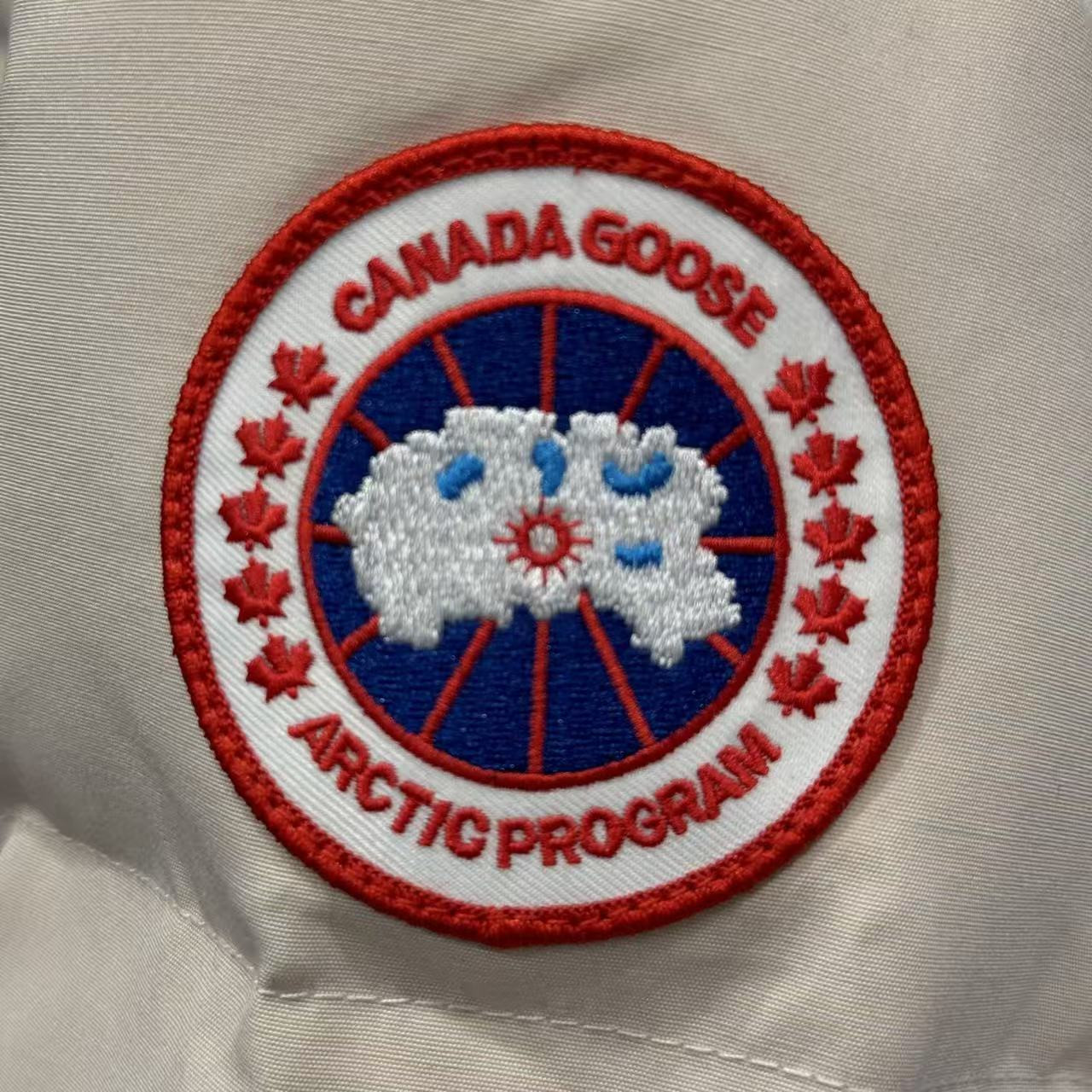 <p>Canada Goose Chelse*派克大衣羽绒服(卡其)</p>
