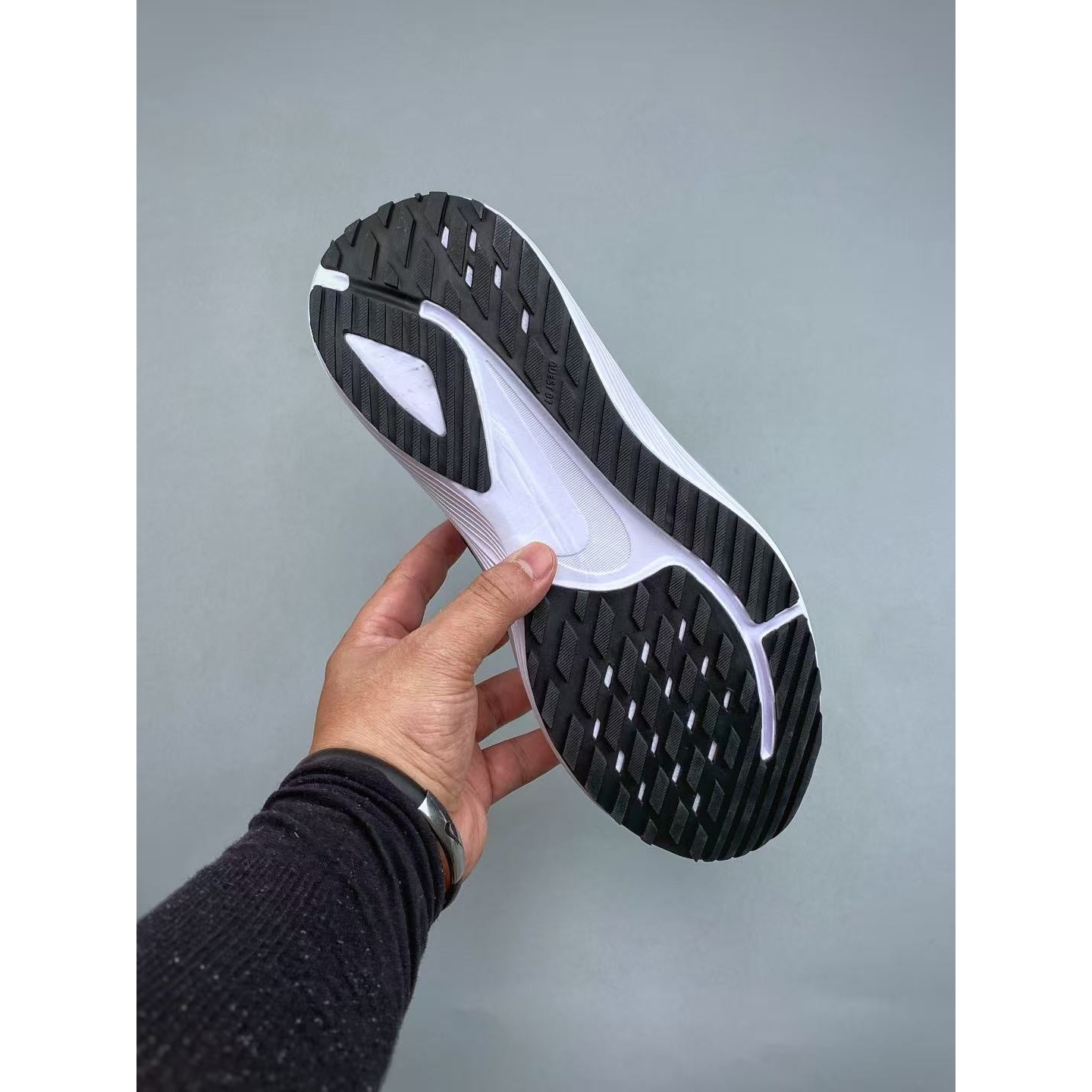 <p>Nike Quest 7 休闲慢跑鞋(白)</p>
