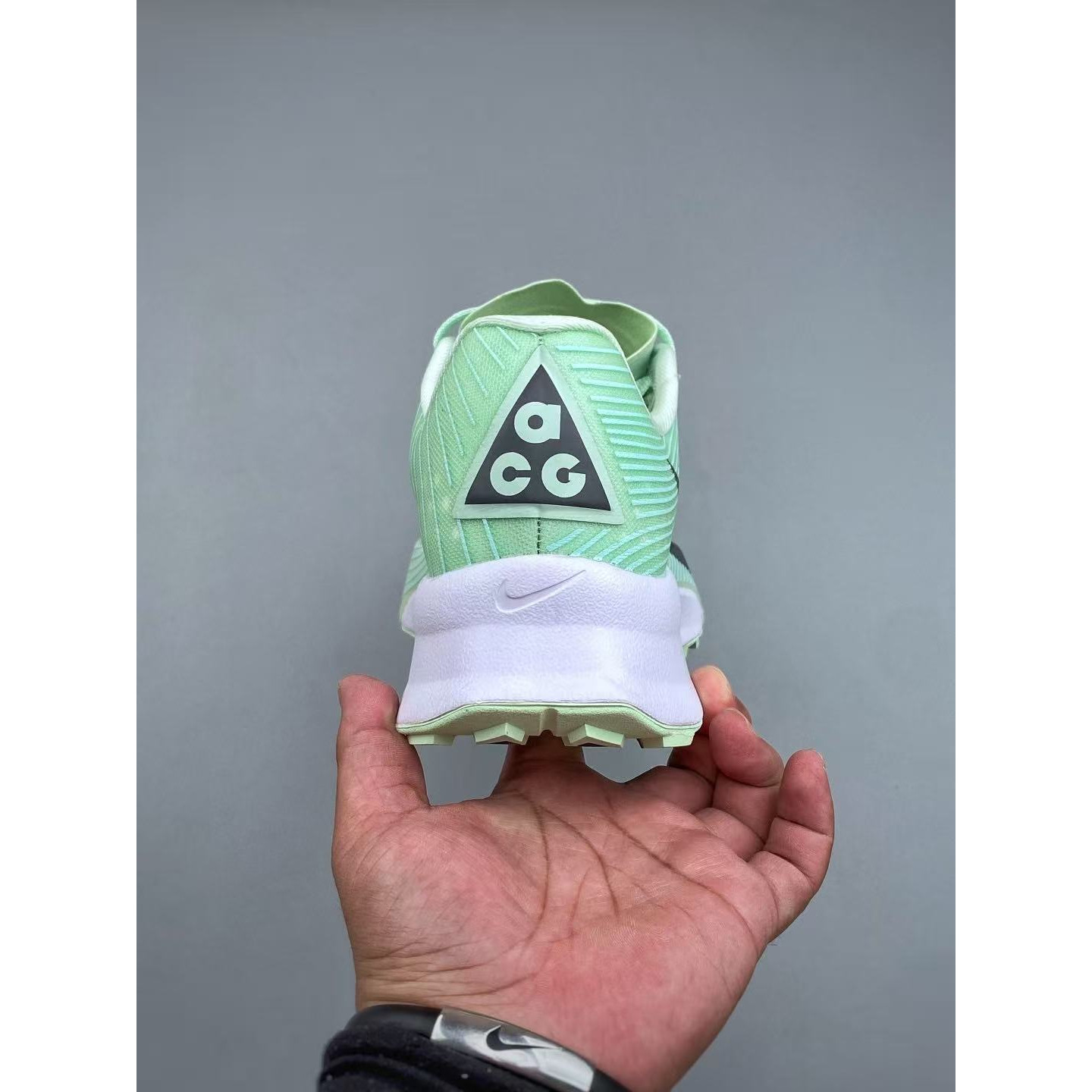<p>Nike Zoomx ACG Ultrafly Trail&nbsp; 透气越野跑步鞋&nbsp;</p>