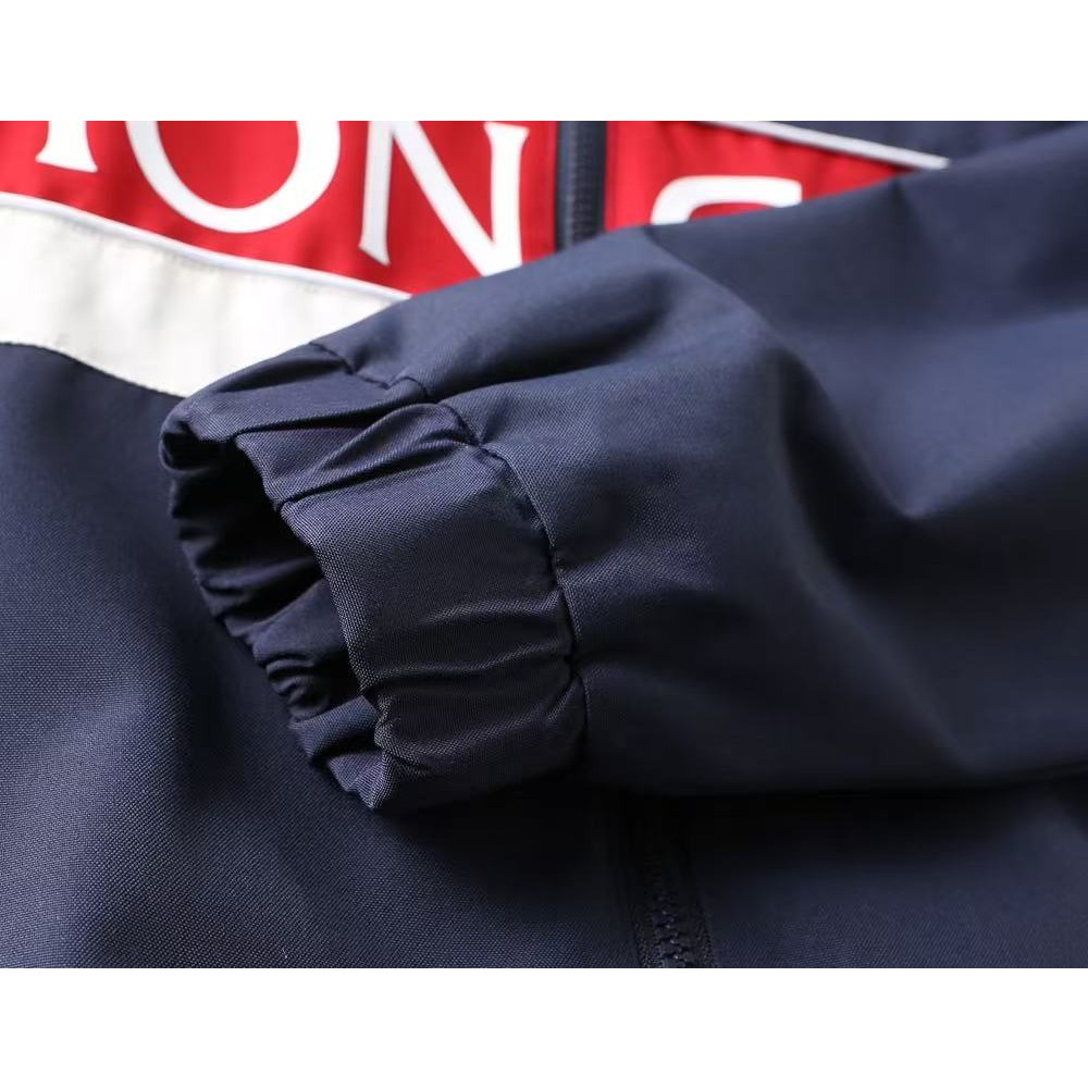 <p>MONCLER&nbsp;男士夹克外套(800858)</p>