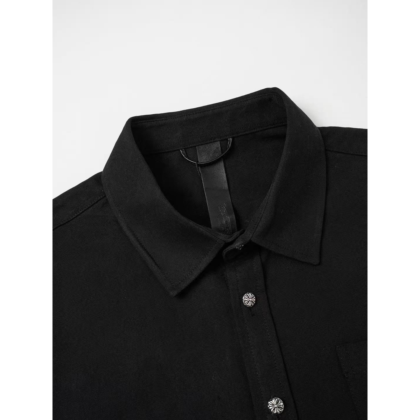 <p>CHROME HEARTS Vintage火焰拼皮工装长袖衬衫(黑)</p>