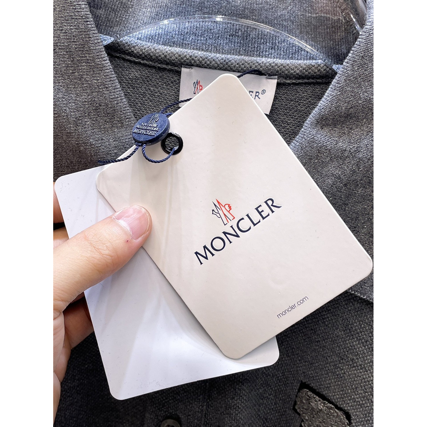 <p>MONCLER&nbsp;短袖翻领polo衫(灰)</p>