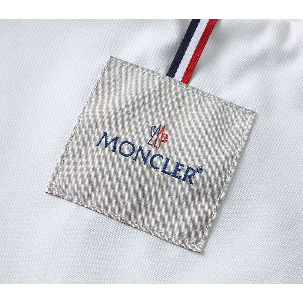 <p>MONCLER&nbsp;男士夹克外套(800855)</p>