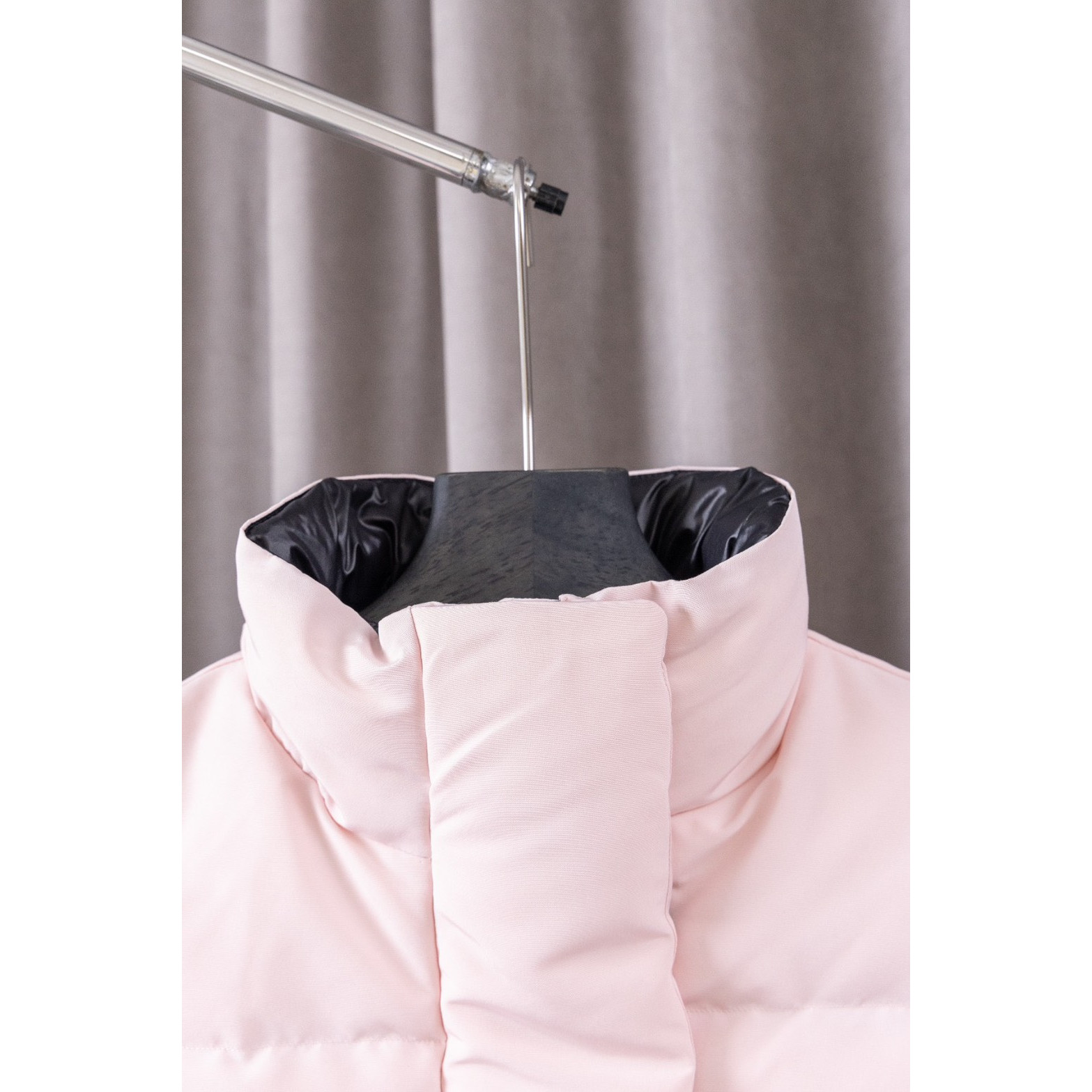 <p>Canada Goose Junction Cropped Puffer 2066 短款羽绒服(樱花粉)</p>