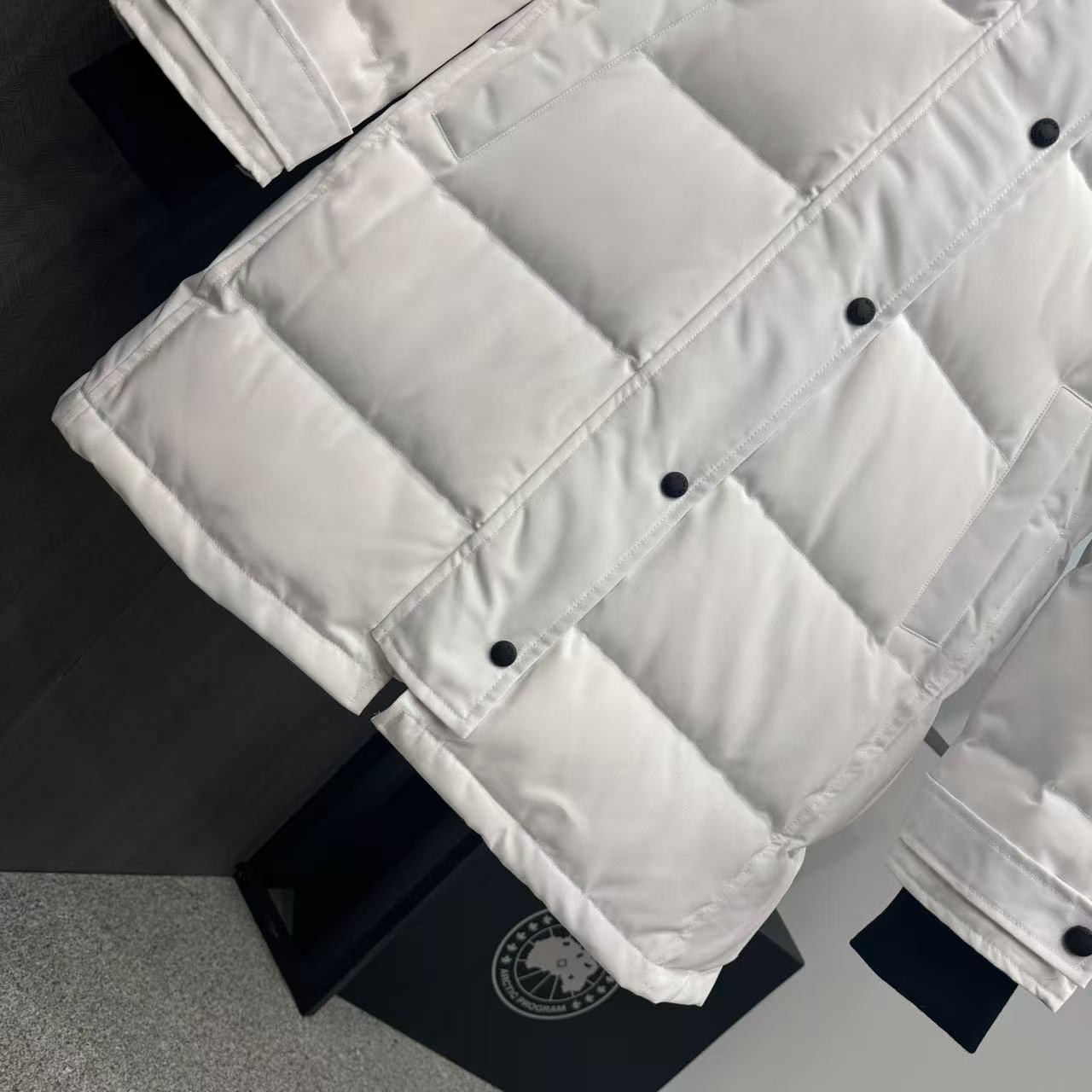 <p>Canada Goose Shelburn*派克大衣羽绒服(純白紅標)</p>
