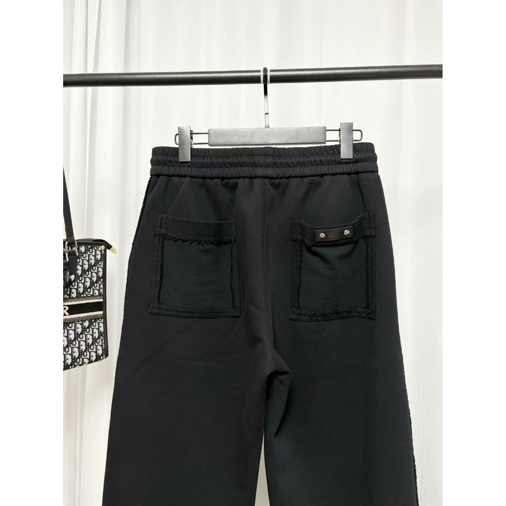 <p>Chrome Hearts 休闲长裤(黑)</p>
