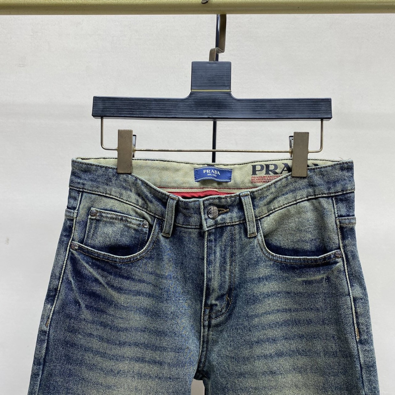<p>PRADA 牛仔褲</p>
