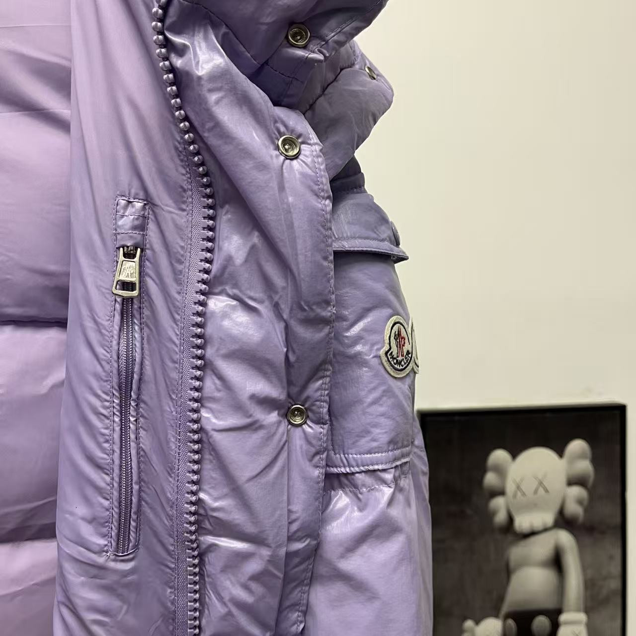 <p>Moncler 70周年双标连帽羽绒服(薰衣紫)</p>