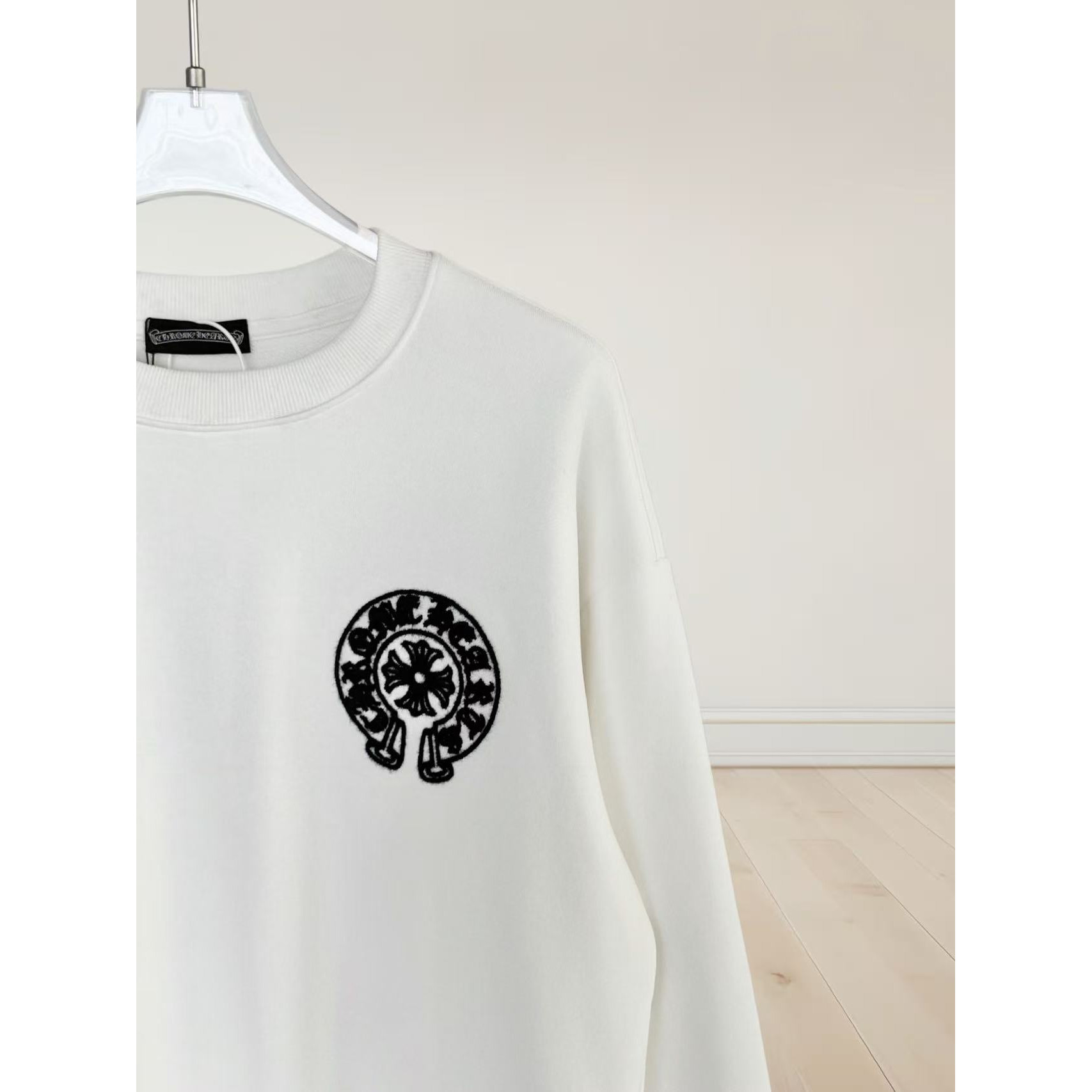 <p>CHROME HEARTS&nbsp;圆领卫衣(白)</p>