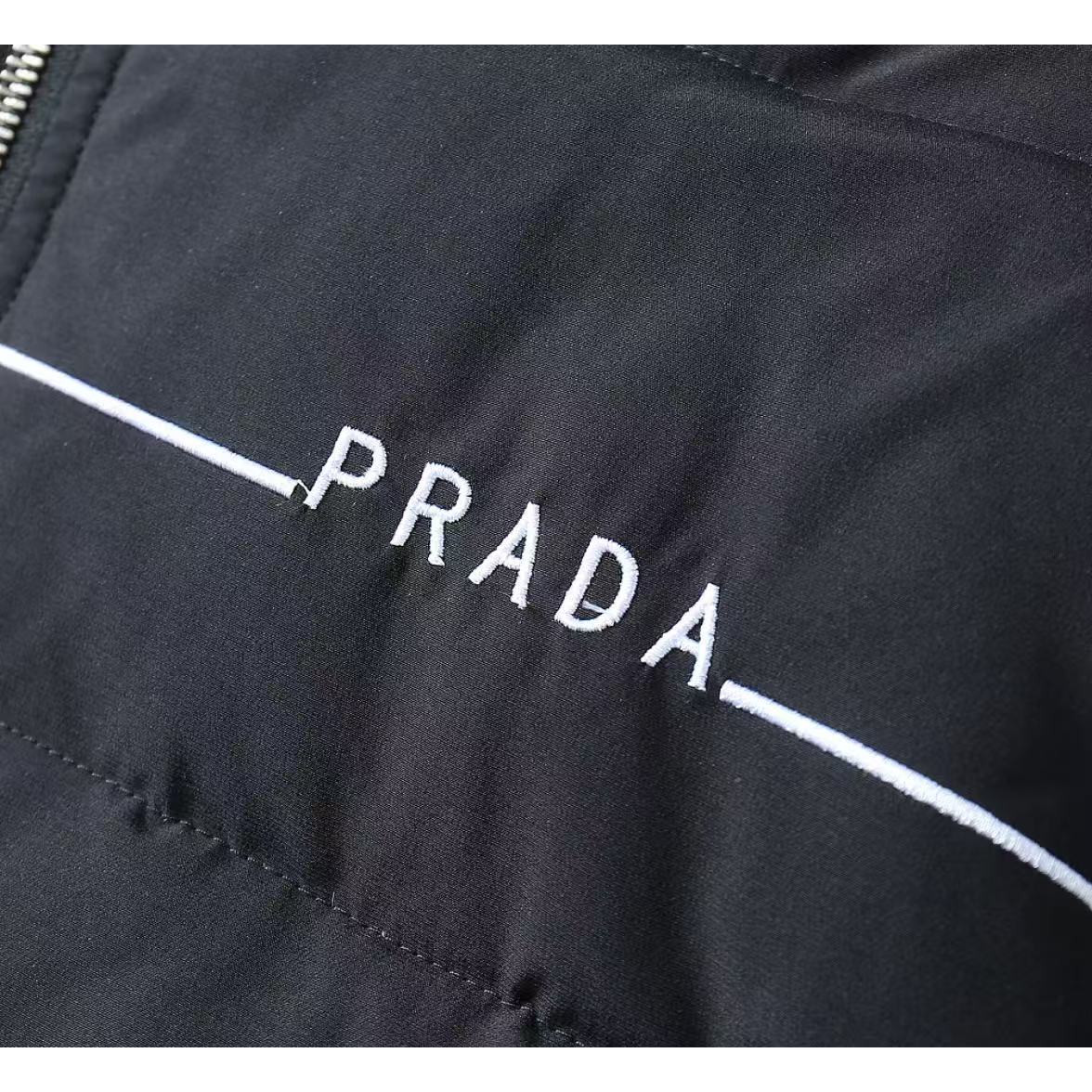 <p>PRADA 羽绒服(黑)</p>