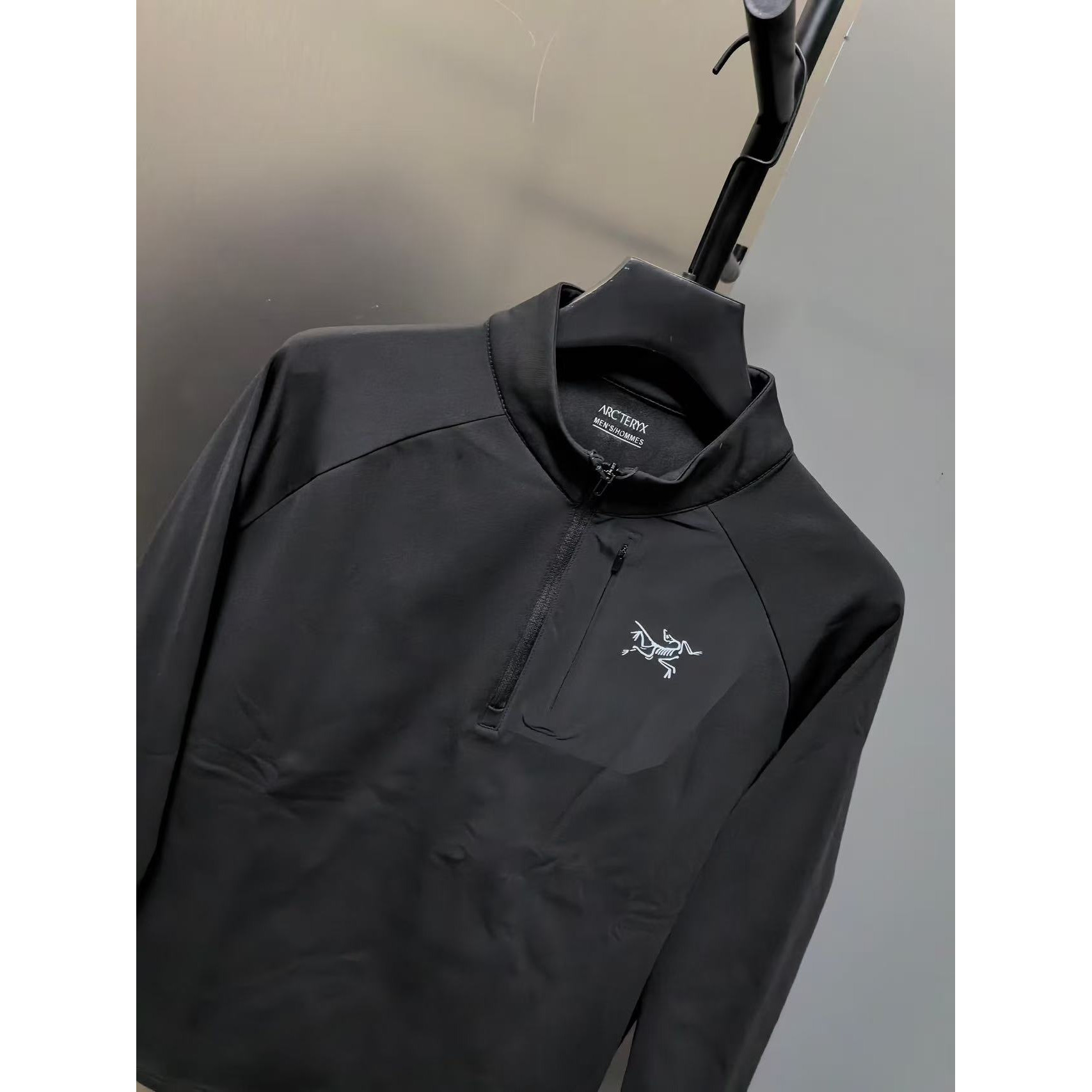 <p>Arc'teryx 半拉链口袋长袖打底(黑)</p>