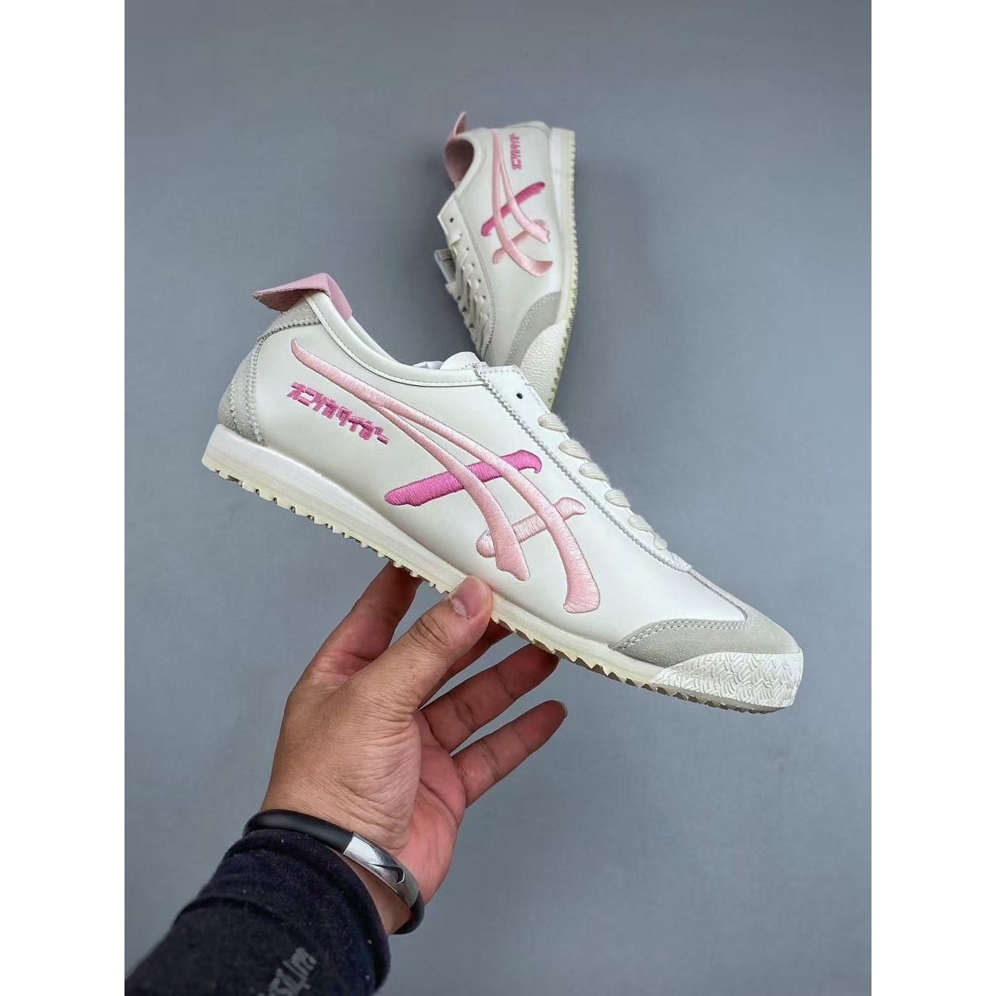 <p>ASICS 生活休闲鞋(白粉)&nbsp;</p>