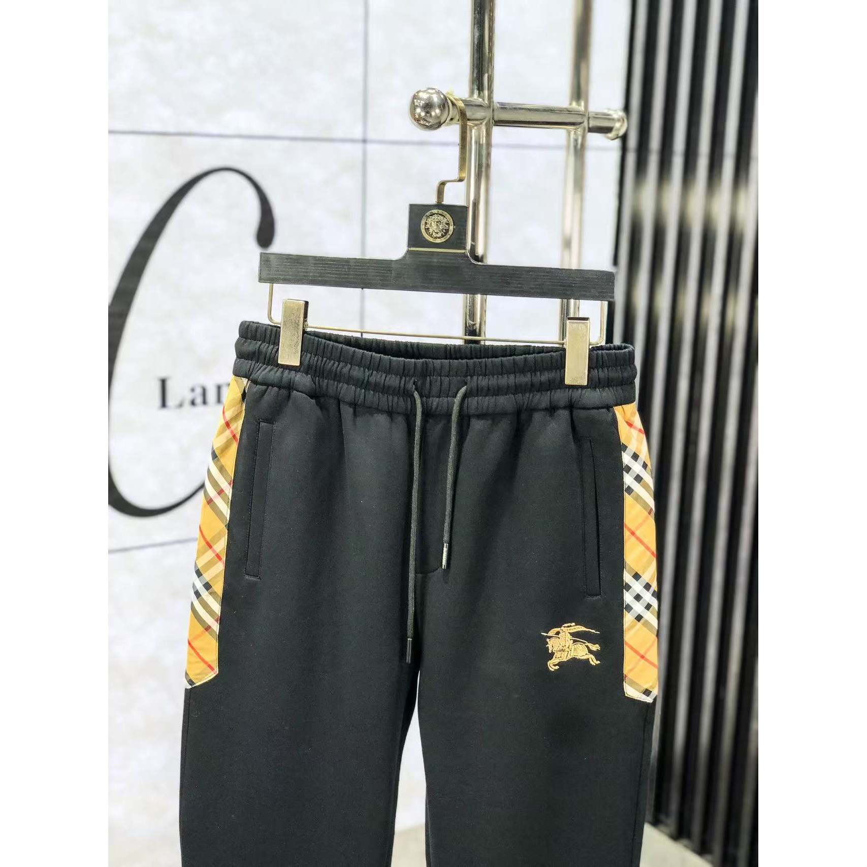 <p>BURBERRY&nbsp;高品质时尚休闲裤(782957)</p>
