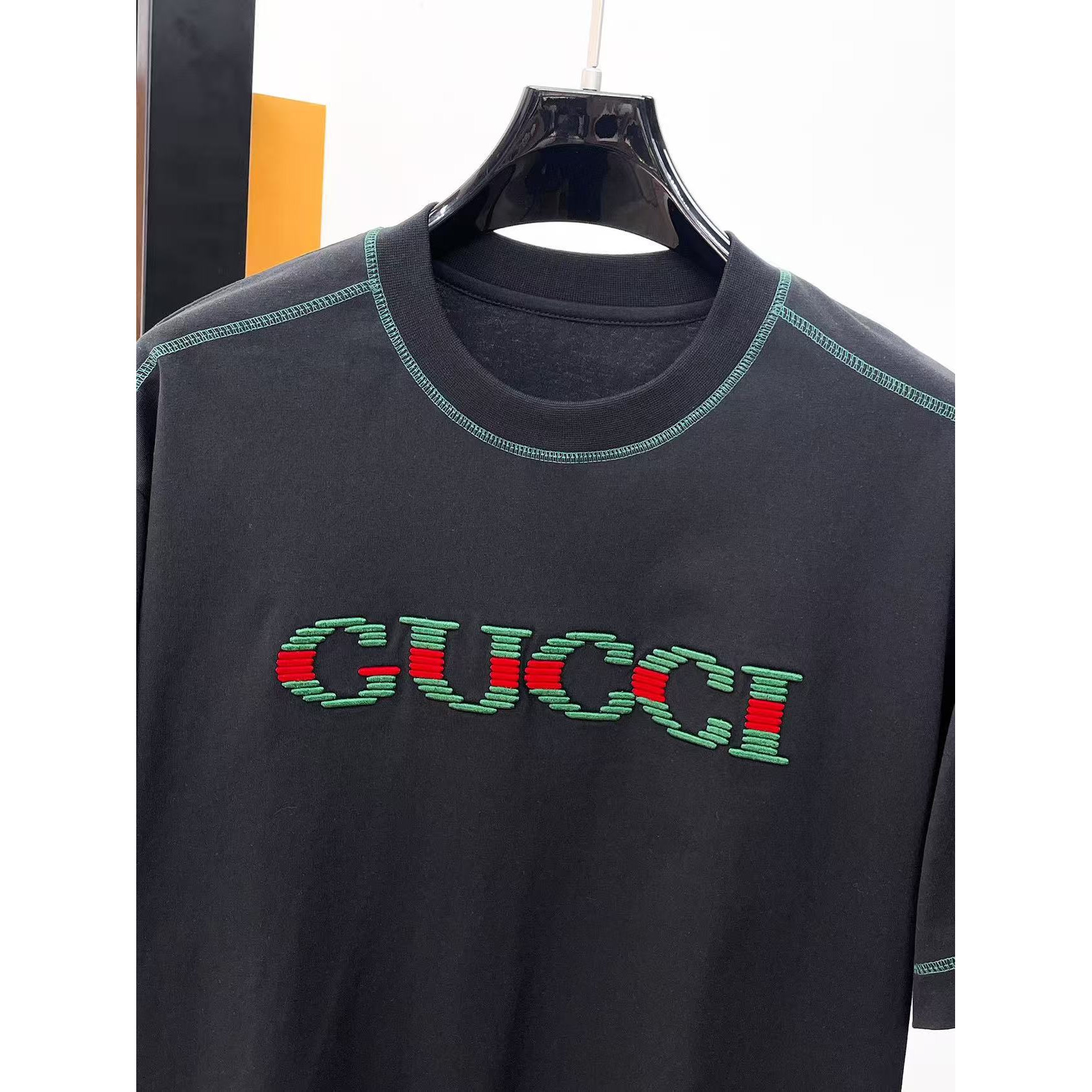 <p>GUCCI&nbsp;专柜新款短袖T恤(黑)</p>