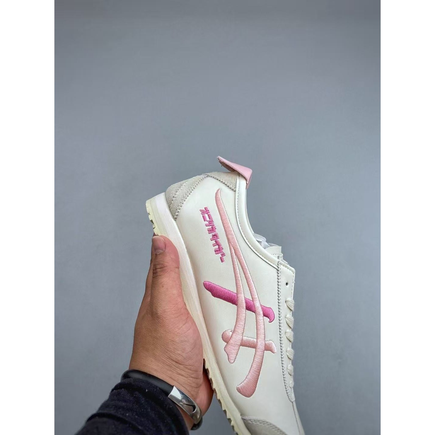 <p>ASICS 生活休闲鞋(白粉)&nbsp;</p>