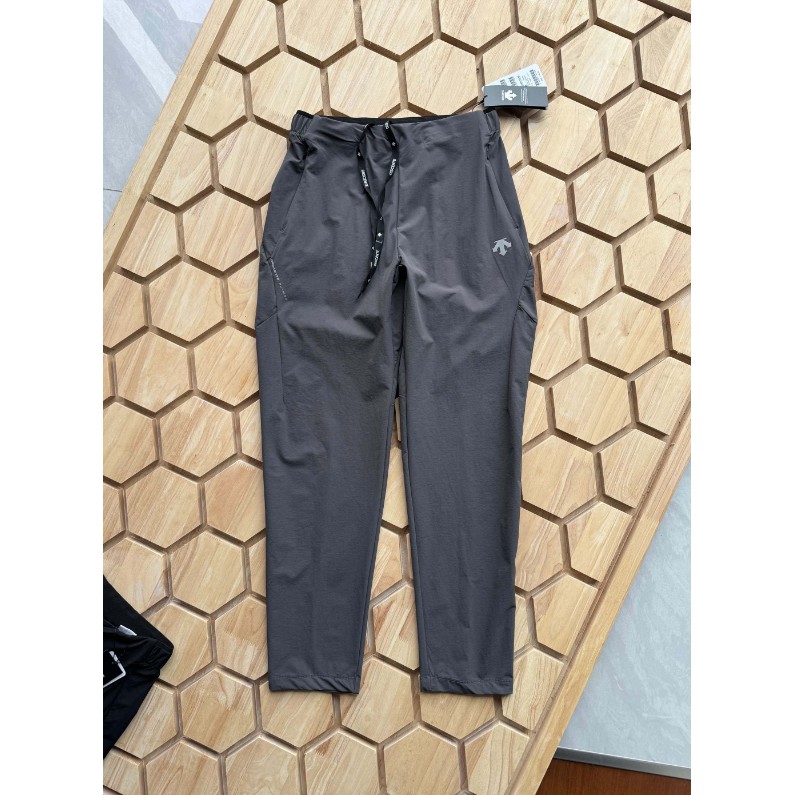 <p>DESCENTE 男士運動長褲</p>