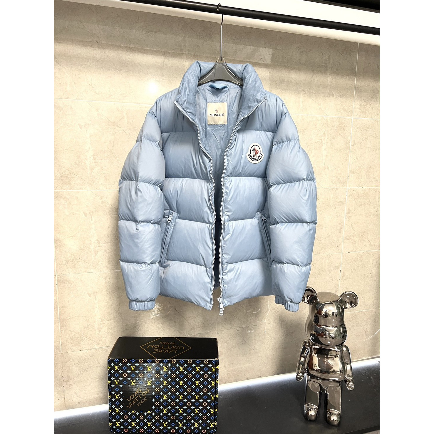 <p>Moncler 短款男士羽绒服 (天藍)</p>