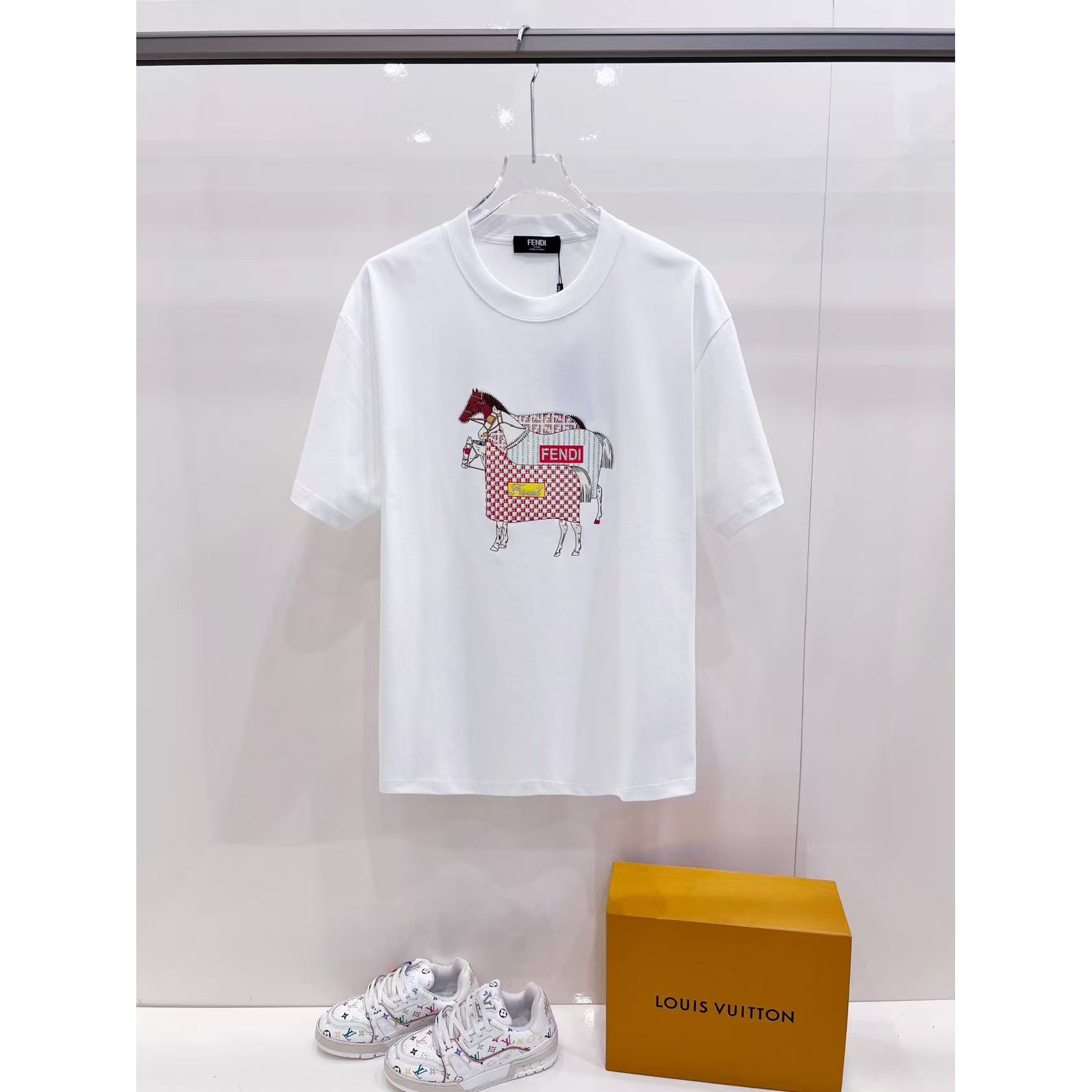 <p>BURBERRY&nbsp;短袖圆领T恤(白)</p>